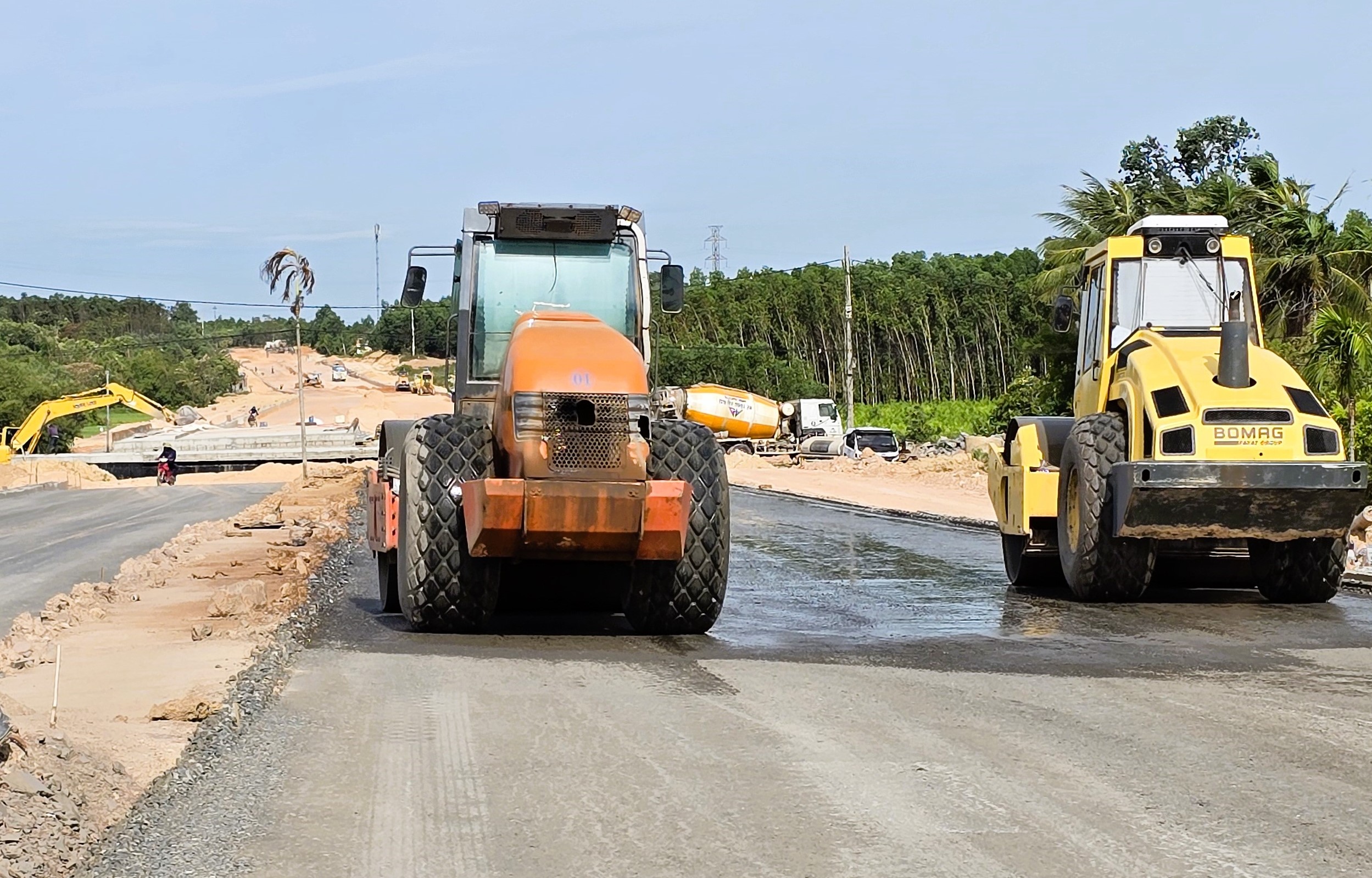 Công trình đường trăm tỷ ở Quảng Trị: Đã thay nhà thầu, vẫn gặp khó vì vướng mặt bằng- Ảnh 1. Công trình đường trăm tỷ ở Quảng Trị: Đã thay nhà thầu, vẫn gặp khó vì vướng mặt bằng- Ảnh 1.