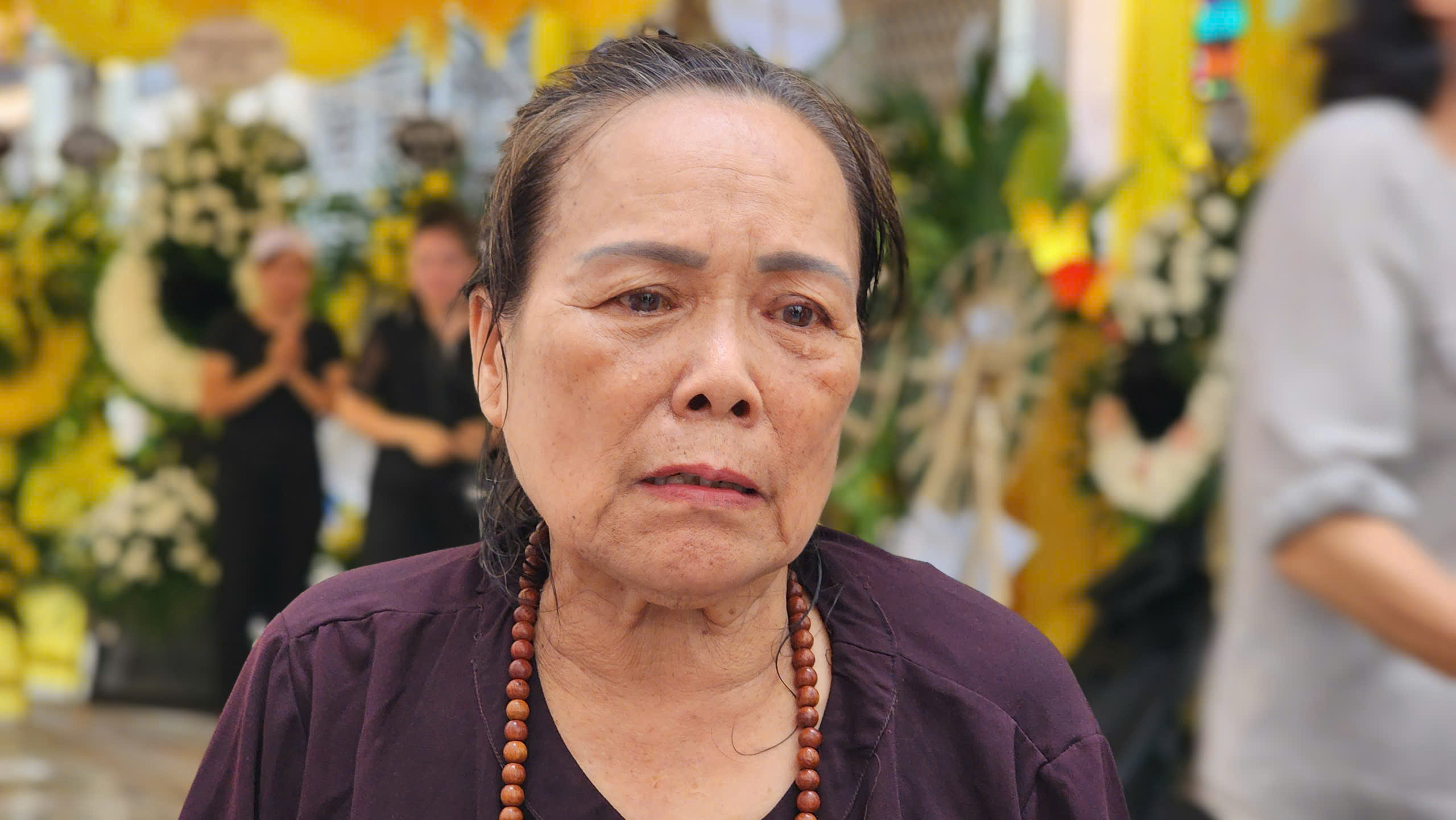 Vụ lật tàu ở Quảng Ninh: Mẹ già khóc nghẹn bên quan tài con trai và 2 cháu- Ảnh 1.