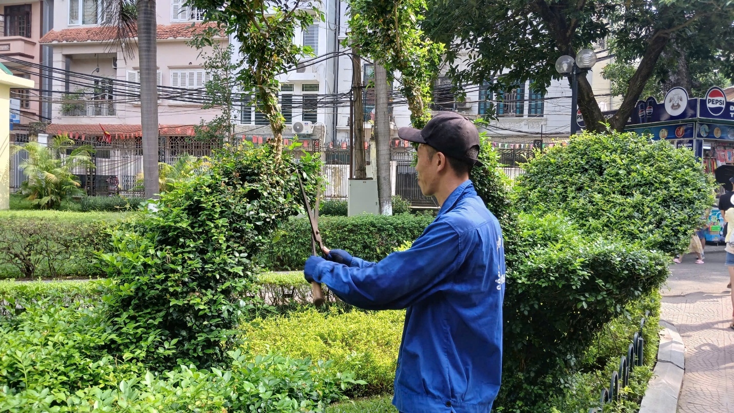 Hà Nội đồng loạt chỉnh trang đô thị hướng tới Lễ kỷ niệm 80 năm Quốc khánh 2/9- Ảnh 3.