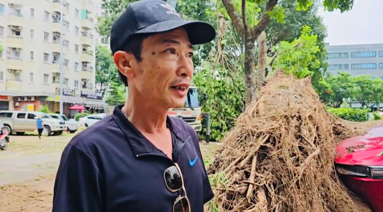 Hà Nội: Khẩn trương khắc phục hậu quả sau giông lốc, giải cứu ô tô, xe buýt mắc kẹt- Ảnh 11.