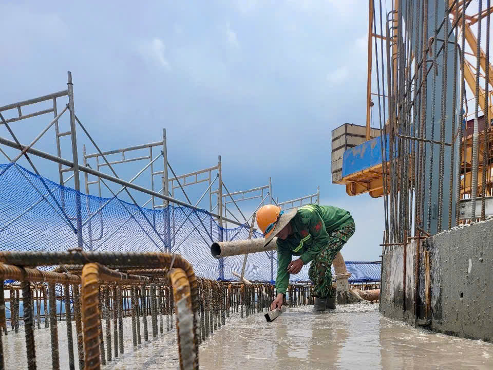 Cất nóc tháp kiểm soát không lưu sân bay Long Thành cao 123m- Ảnh 3.