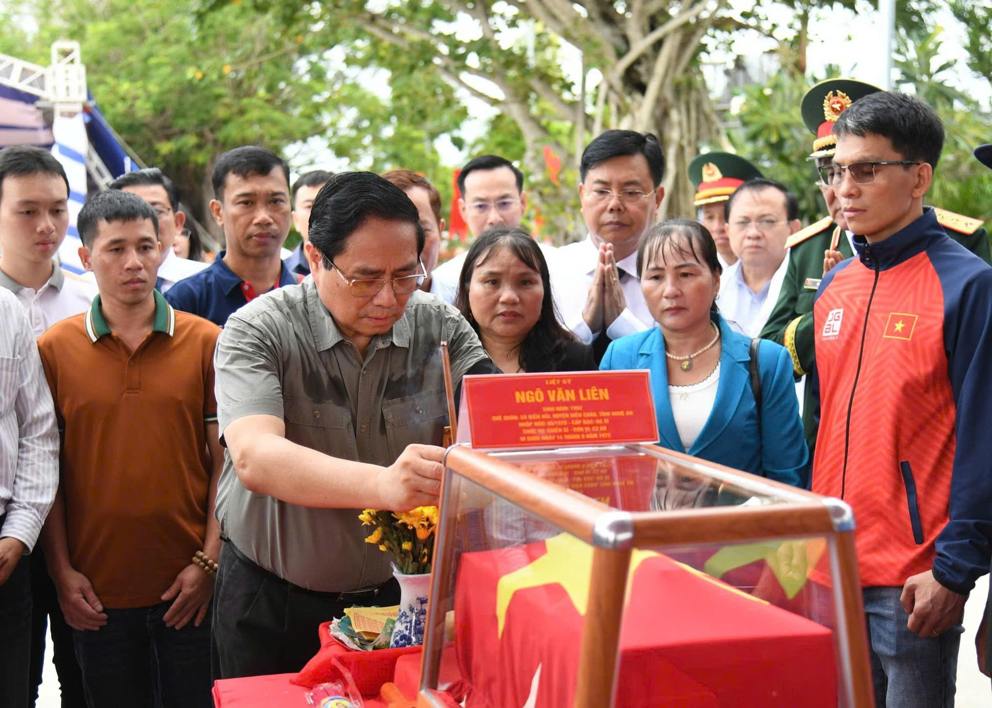 Thủ tướng Phạm Minh Chính dự lễ truy điệu, an táng hài cốt liệt sĩ tại An Giang- Ảnh 2. Thủ tướng Phạm Minh Chính dự lễ truy điệu, an táng hài cốt liệt sĩ tại An Giang- Ảnh 2.