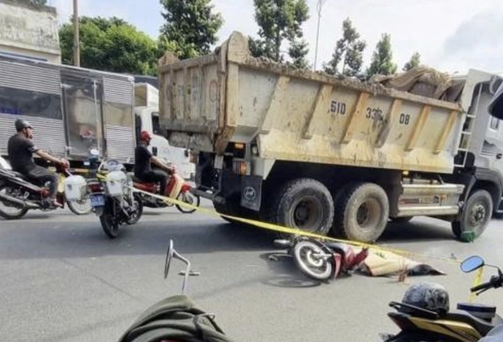 Ngăn tai nạn do xe máy đi vào điểm mù ô tô cách nào?- Ảnh 1.