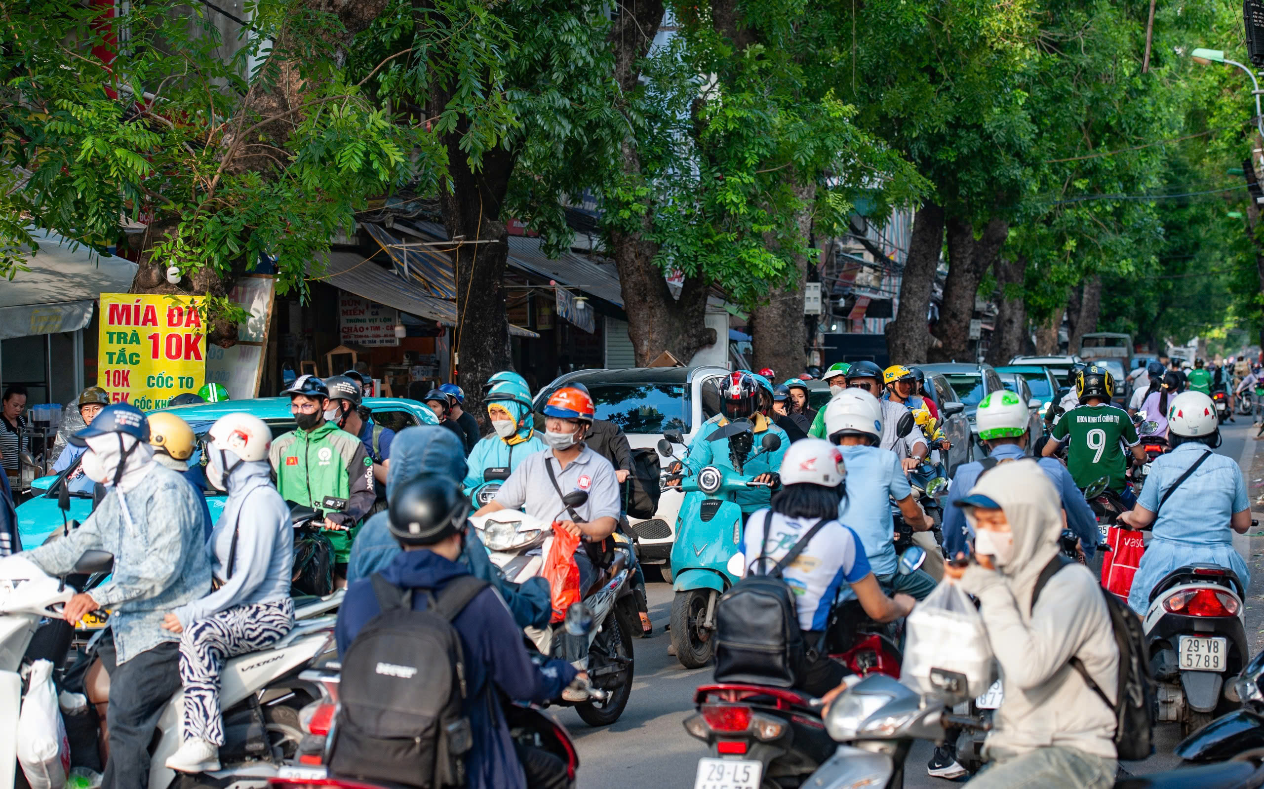 Cấm xe xăng trong vành đai 1 Hà Nội: Để không ai bị bỏ lại trong "hành trình xanh"- Ảnh 1. Cấm xe xăng trong vành đai 1 Hà Nội: Để không ai bị bỏ lại trong "hành trình xanh"- Ảnh 1.
