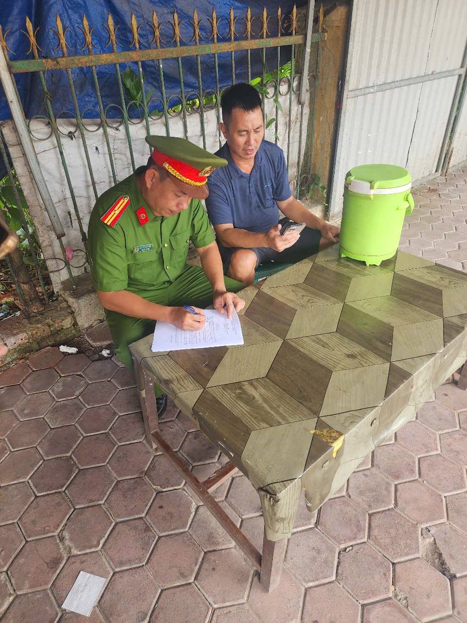 Chợ tràn ra đường gây mất ATGT: Hà Tĩnh đồng loạt ra quân chấn chỉnh- Ảnh 5. Chợ tràn ra đường gây mất ATGT: Hà Tĩnh đồng loạt ra quân chấn chỉnh- Ảnh 5.