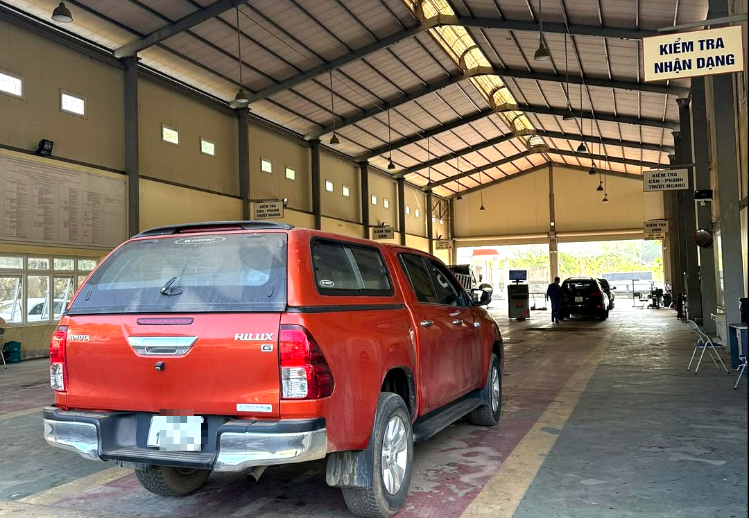 Ô tô quá hạn đi đăng kiểm có bị truy thu tiền?- Ảnh 1. Ô tô quá hạn đi đăng kiểm có bị truy thu tiền?- Ảnh 1.