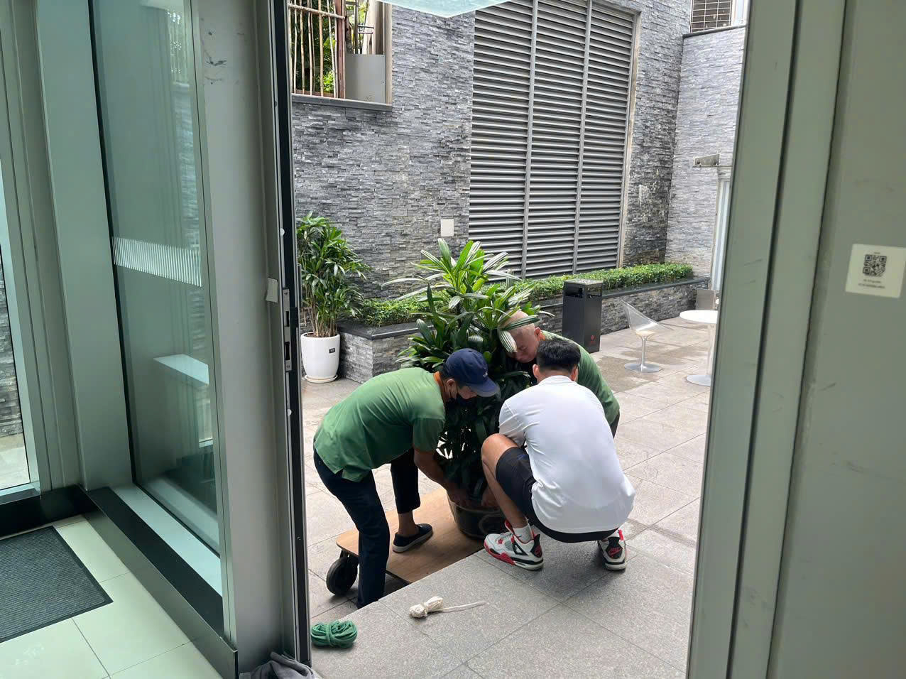 Hà Nội: Chính quyền hành động, người dân chủ động ứng phó bão số 3- Ảnh 7. Hà Nội: Chính quyền hành động, người dân chủ động ứng phó bão số 3- Ảnh 7.