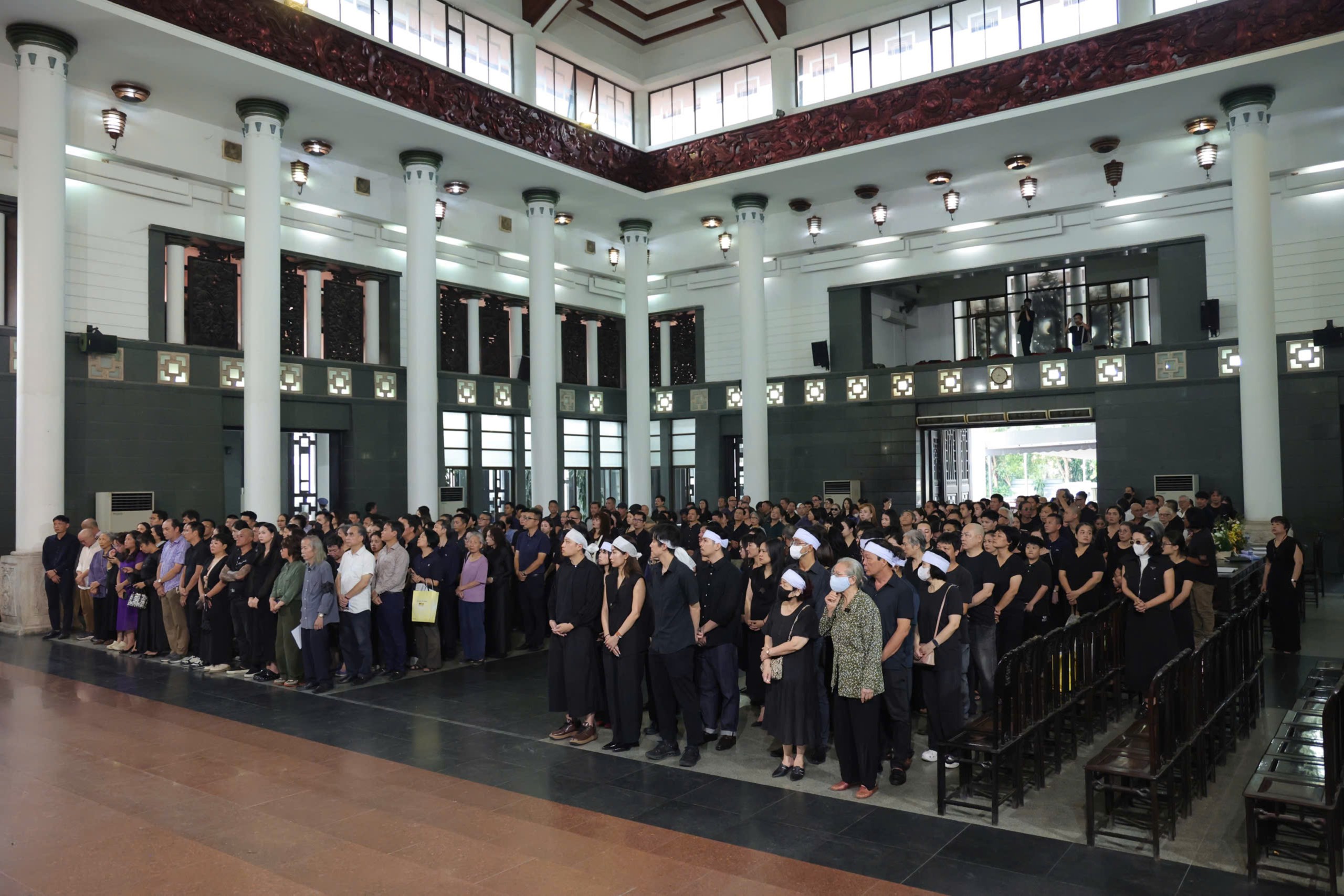 Gia đình, đồng nghiệp tiễn biệt họa sĩ tài hoa Lê Thiết Cương- Ảnh 2.