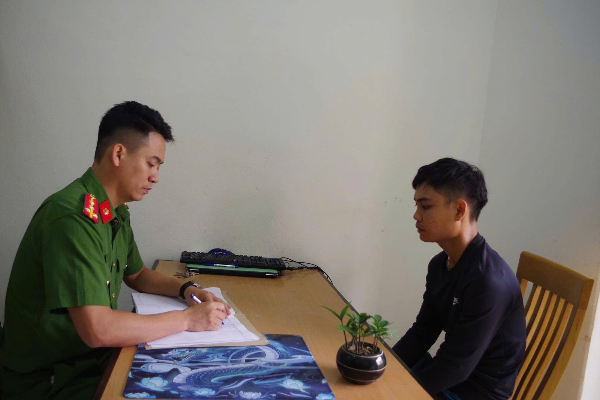 Phú Thọ: Bé gái 14 tuổi bị thanh niên xâm hại tình dục do quen biết qua mạng xã hội- Ảnh 1. Phú Thọ: Bé gái 14 tuổi bị thanh niên xâm hại tình dục do quen biết qua mạng xã hội- Ảnh 1.