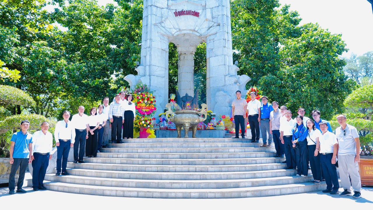 Nhiều hoạt động tri ân các anh hùng, liệt sỹ trong tháng 7- Ảnh 3. Nhiều hoạt động tri ân các anh hùng, liệt sỹ trong tháng 7- Ảnh 3.