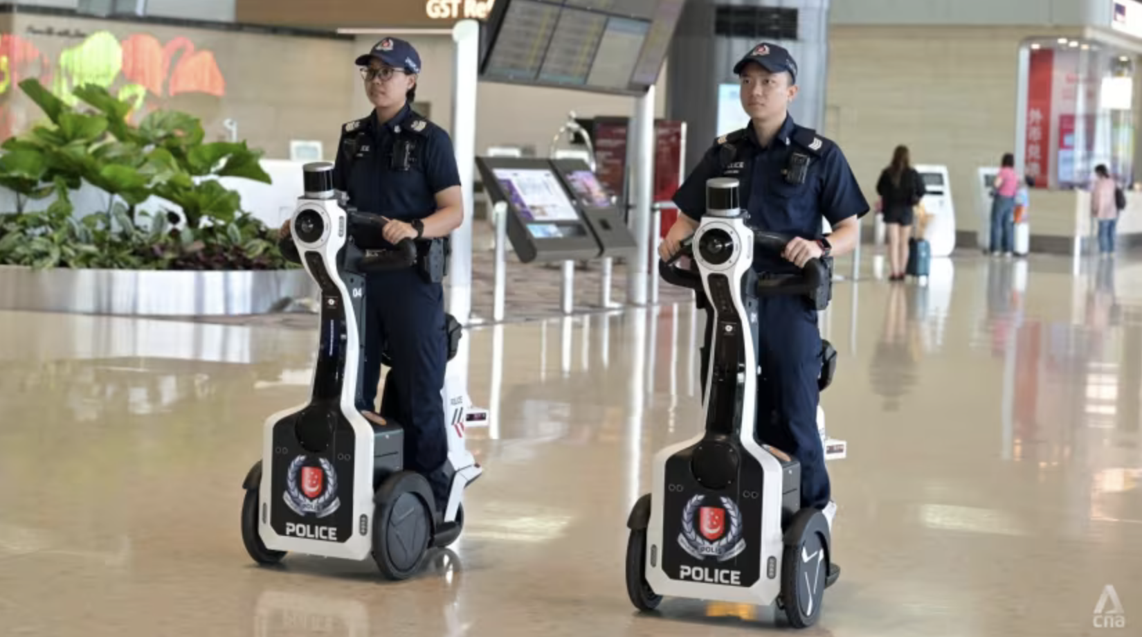 Singapore thử nghiệm robot tuần tra, chở cảnh sát tại sân bay- Ảnh 1.