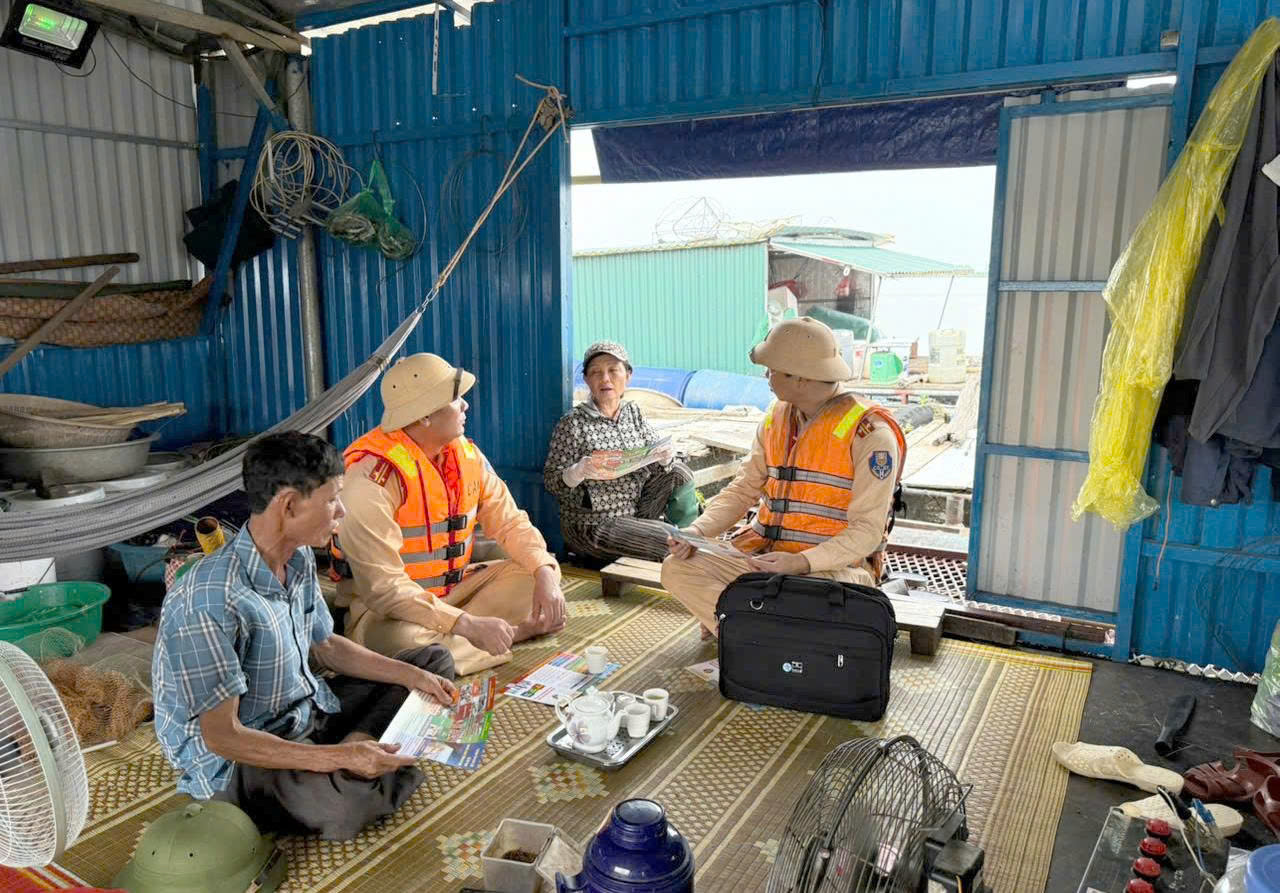 Hà Nội: Chính quyền hành động, người dân chủ động ứng phó bão số 3- Ảnh 16. Hà Nội: Chính quyền hành động, người dân chủ động ứng phó bão số 3- Ảnh 16.