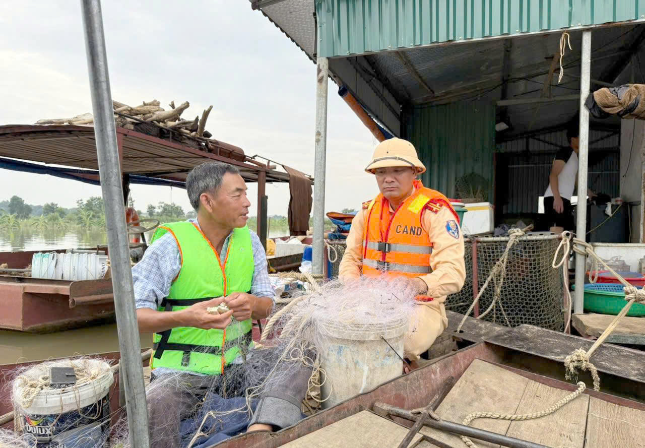 Hà Nội: Chính quyền hành động, người dân chủ động ứng phó bão số 3- Ảnh 17. Hà Nội: Chính quyền hành động, người dân chủ động ứng phó bão số 3- Ảnh 17.