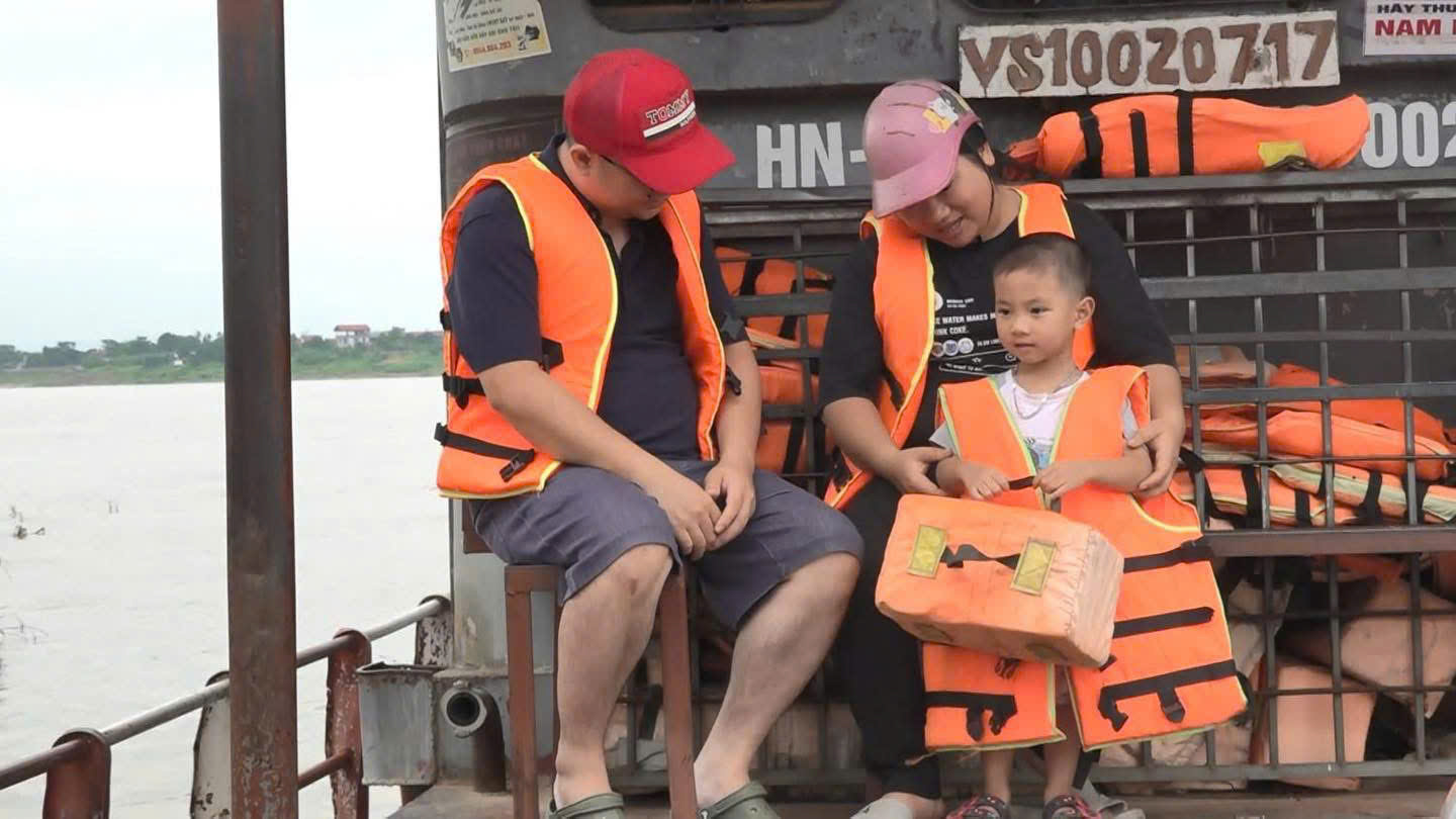 Hà Nội: Chính quyền hành động, người dân chủ động ứng phó bão số 3- Ảnh 13. Hà Nội: Chính quyền hành động, người dân chủ động ứng phó bão số 3- Ảnh 13.