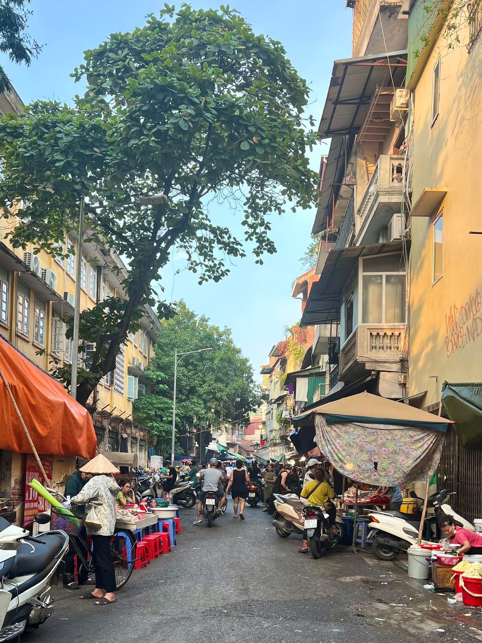 Hà Nội: Chính quyền hành động, người dân chủ động ứng phó bão số 3- Ảnh 9. Hà Nội: Chính quyền hành động, người dân chủ động ứng phó bão số 3- Ảnh 9.