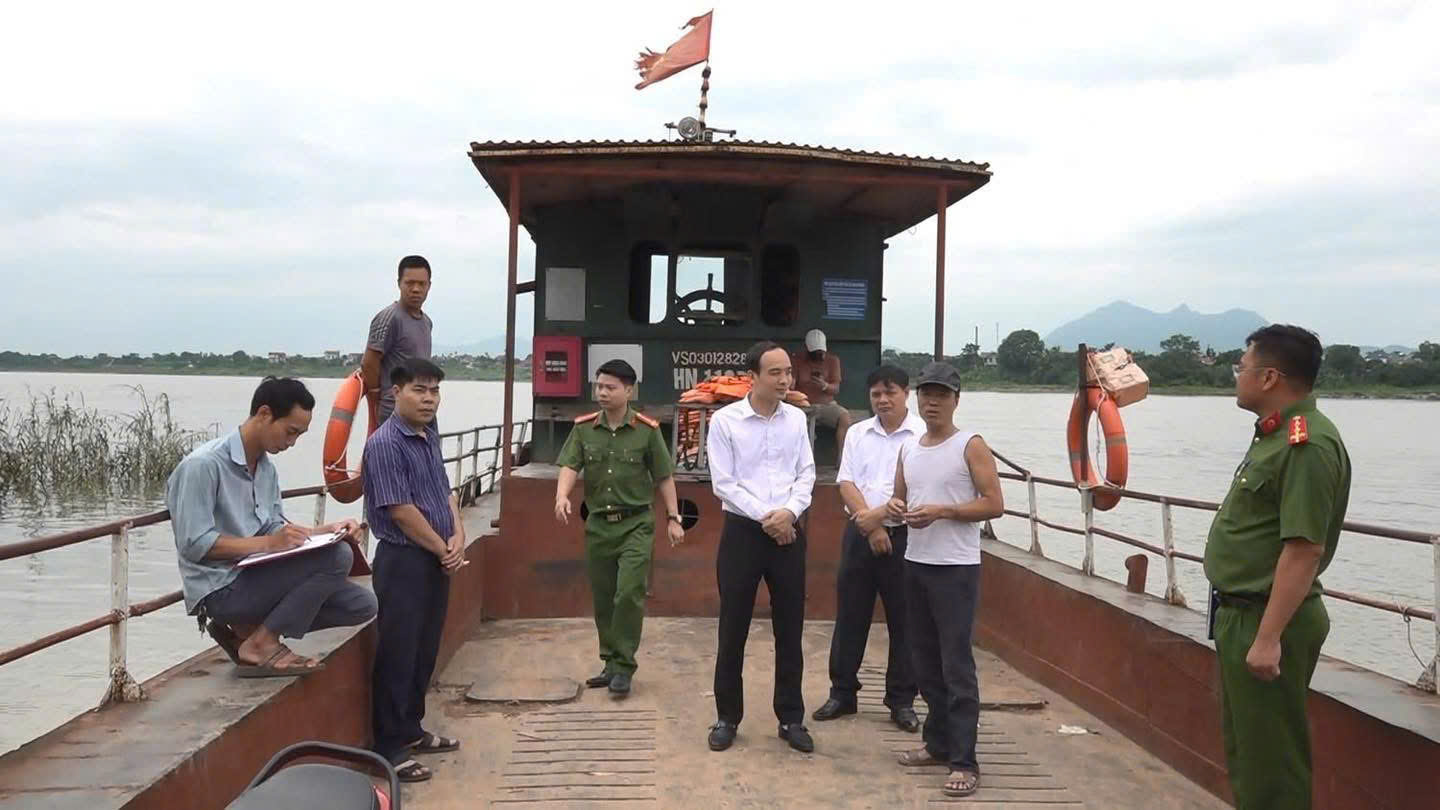 Hà Nội: Chính quyền hành động, người dân chủ động ứng phó bão số 3- Ảnh 15. Hà Nội: Chính quyền hành động, người dân chủ động ứng phó bão số 3- Ảnh 15.