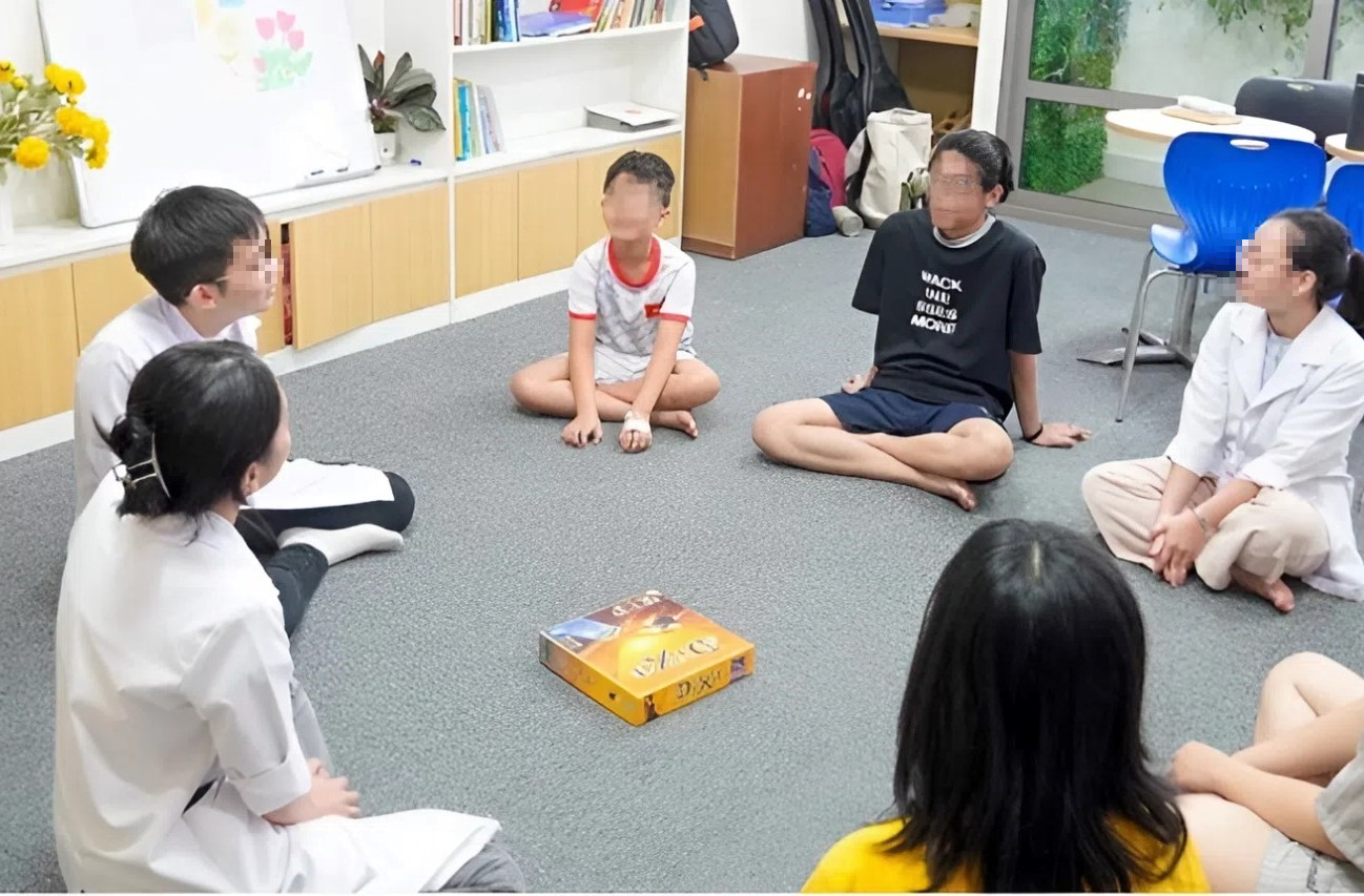 Gia cảnh cháu bé 10 tuổi mất cả gia đình vụ lật tàu ở Hạ Long- Ảnh 1. Gia cảnh cháu bé 10 tuổi mất cả gia đình vụ lật tàu ở Hạ Long- Ảnh 1.