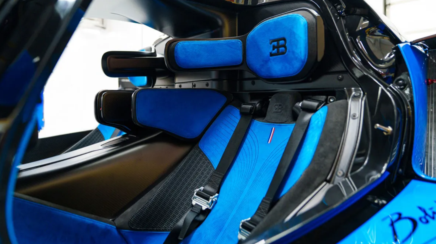 Siêu xe Bugatti Bolide mở bán, giá từ 4,5 triệu USD- Ảnh 4. Siêu xe Bugatti Bolide mở bán, giá từ 4,5 triệu USD- Ảnh 4.