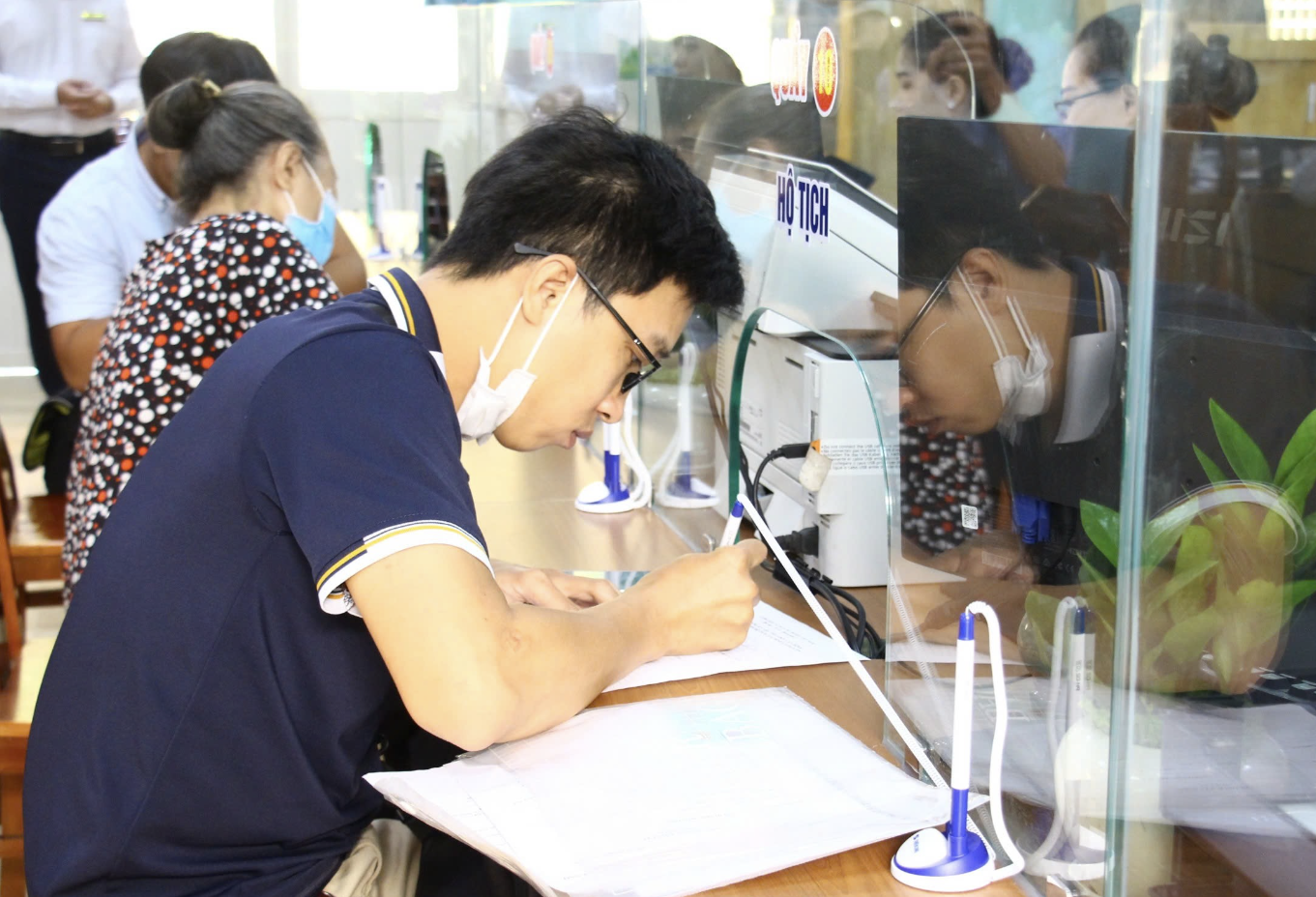 Đồng Nai: Rà soát toàn diện thủ tục hành chính, xin lỗi người dân nếu trễ hẹn- Ảnh 1. Đồng Nai: Rà soát toàn diện thủ tục hành chính, xin lỗi người dân nếu trễ hẹn- Ảnh 1.