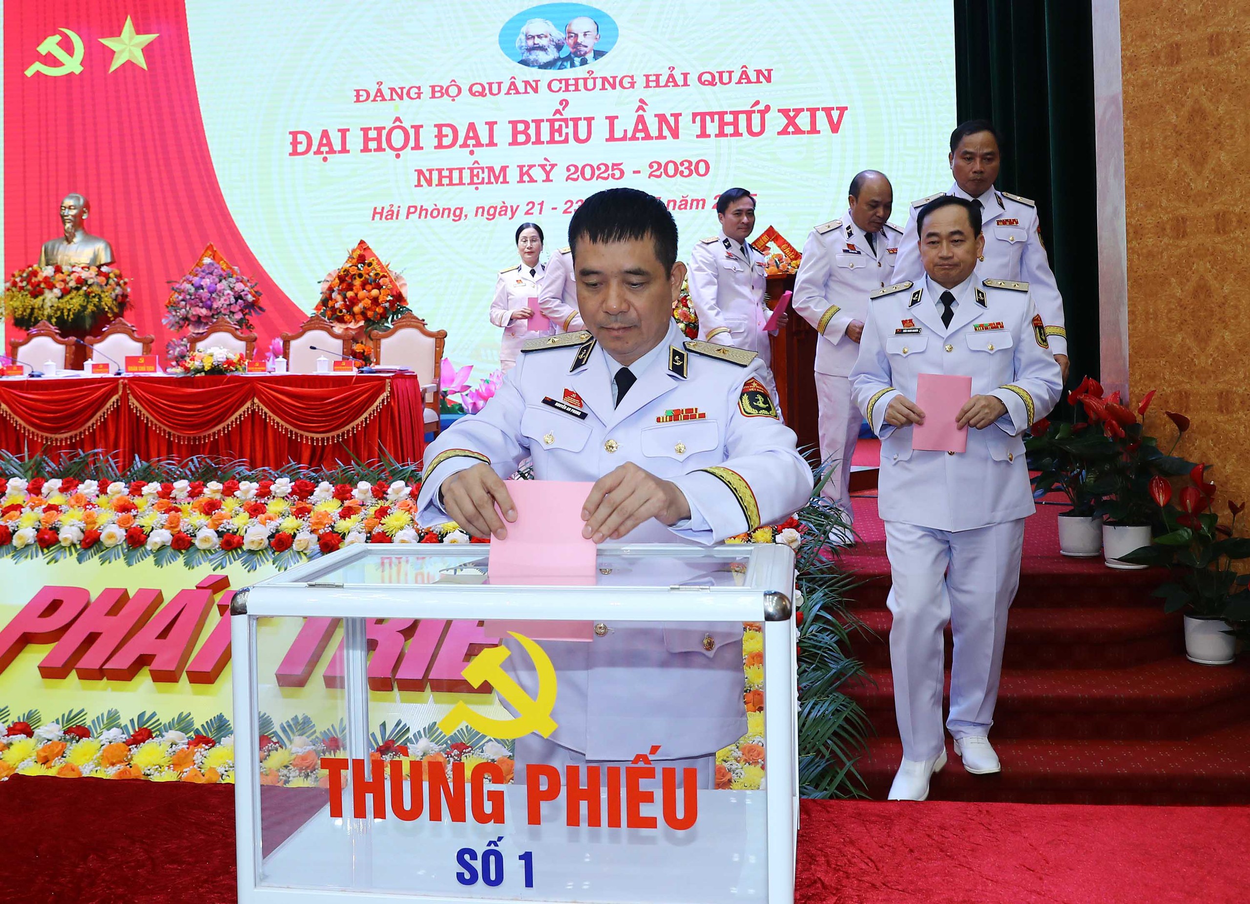 Xây dựng Quân chủng Hải quân hiện đại, đẩy mạnh hội nhập quốc tế- Ảnh 3. Xây dựng Quân chủng Hải quân hiện đại, đẩy mạnh hội nhập quốc tế- Ảnh 3.