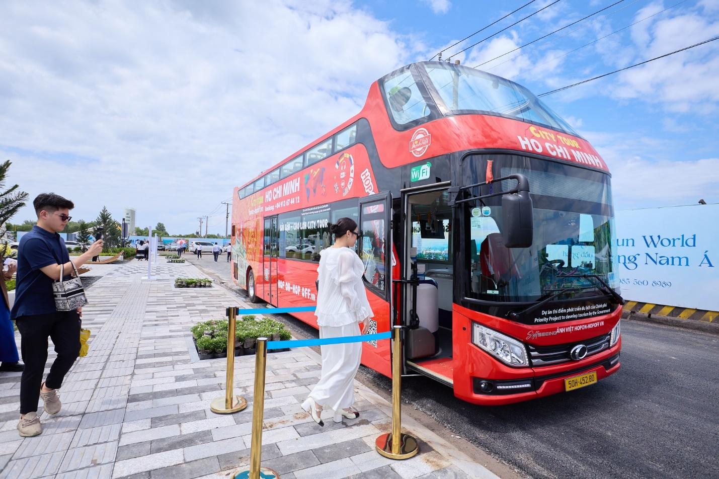 1.500 khách tham gia "Hành trình gặp lại thanh xuân trong thành phố tương lai" ở Vũng Tàu- Ảnh 4. 1.500 khách tham gia "Hành trình gặp lại thanh xuân trong thành phố tương lai" ở Vũng Tàu- Ảnh 4.