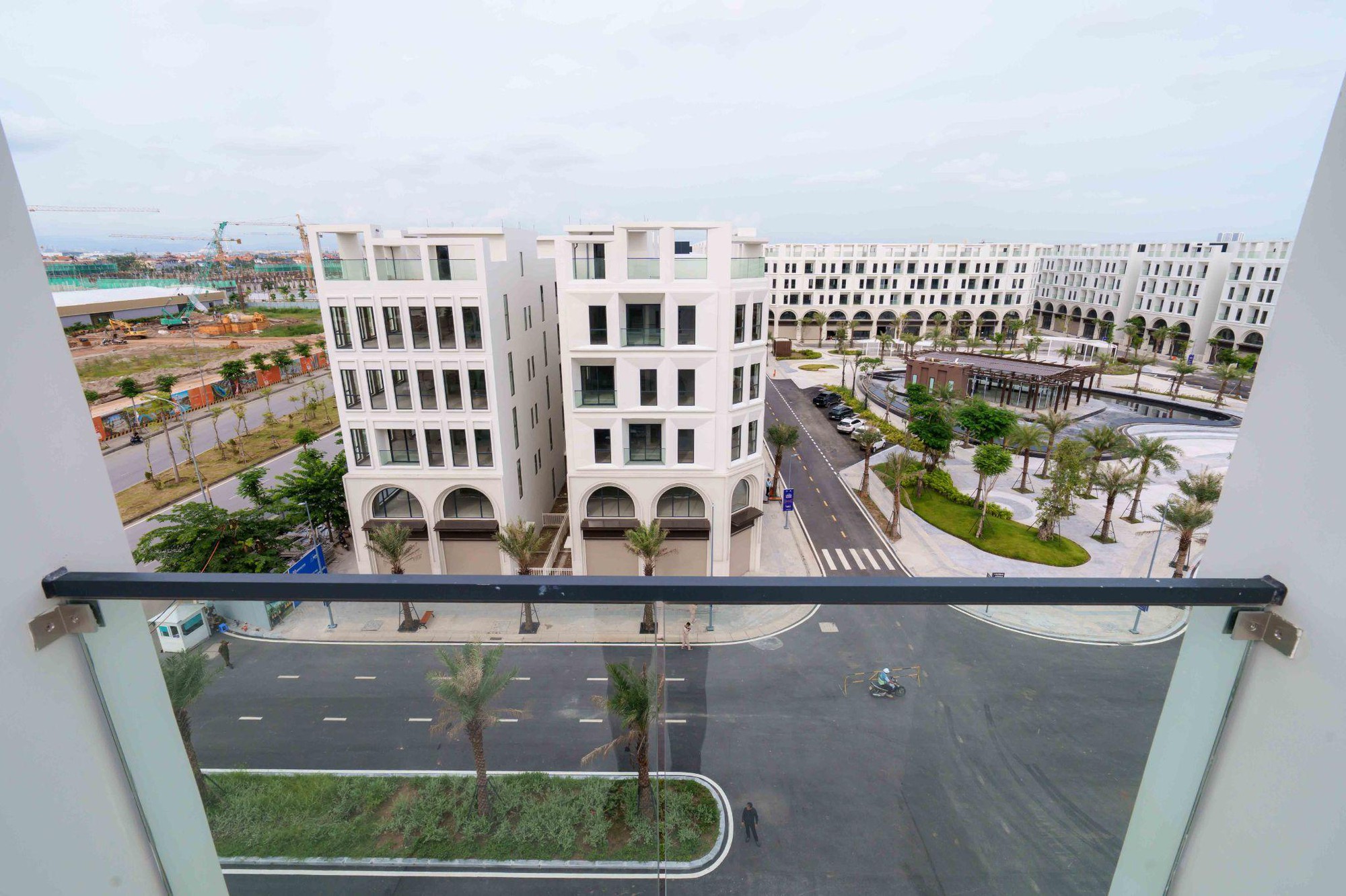 Bộ sưu tập Shoptique phiên bản giới hạn của dự án The Centric chính thức chào đón chủ nhân- Ảnh 4. Bộ sưu tập Shoptique phiên bản giới hạn của dự án The Centric chính thức chào đón chủ nhân- Ảnh 4.