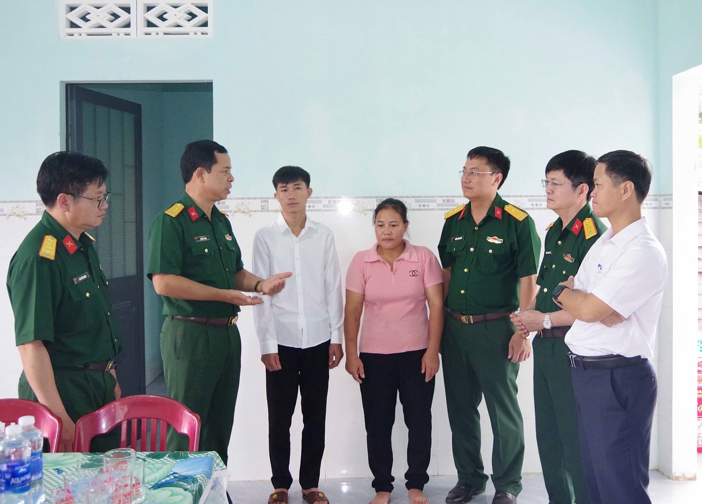 Ấm áp những ngôi nhà nghĩa tình quân - dân: Lan toả nghĩa đồng bào- Ảnh 3. Ấm áp những ngôi nhà nghĩa tình quân - dân: Lan toả nghĩa đồng bào- Ảnh 3.