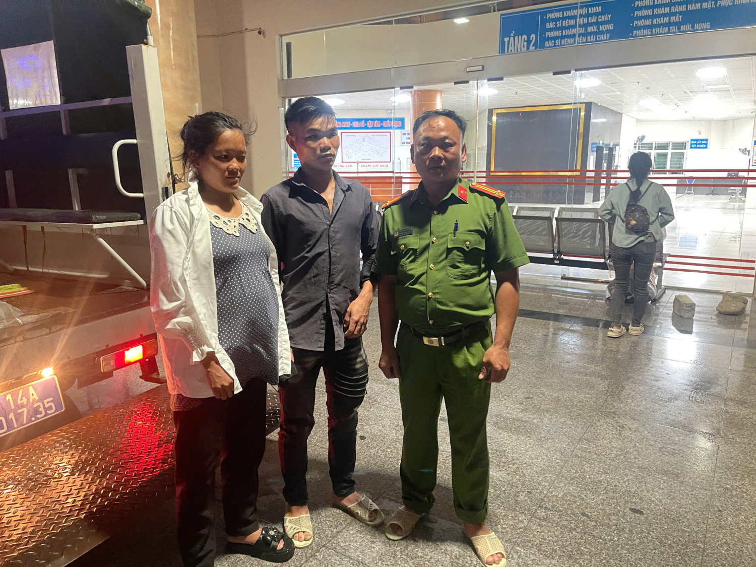 Quảng Ninh: Công an xã kịp thời hỗ trợ sản phụ trong đêm mưa bão- Ảnh 1. Quảng Ninh: Công an xã kịp thời hỗ trợ sản phụ trong đêm mưa bão- Ảnh 1.