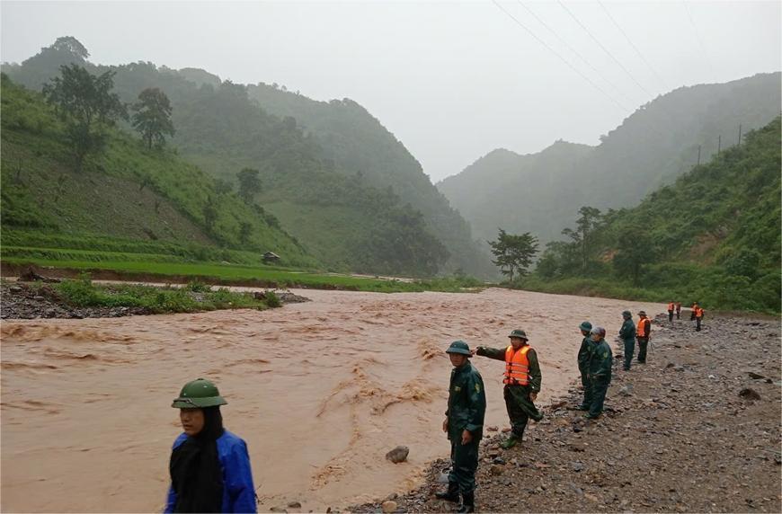 Diễn biến bão số 3: Nước ngập đến cổ, người dân Nghệ An chạy lũ trong đêm- Ảnh 5. Diễn biến bão số 3: Nước ngập đến cổ, người dân Nghệ An chạy lũ trong đêm- Ảnh 5.