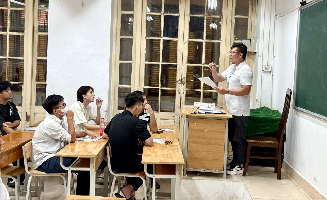 ĐH Ngoại thương công bố điểm sàn 2025, cao nhất 24 điểm- Ảnh 1.