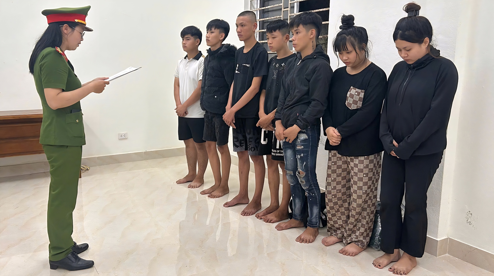 Khởi tố nhóm côn đồ đuổi đánh đối thủ trong đêm khiến một người tử vong- Ảnh 1. Khởi tố nhóm côn đồ đuổi đánh đối thủ trong đêm khiến một người tử vong- Ảnh 1.