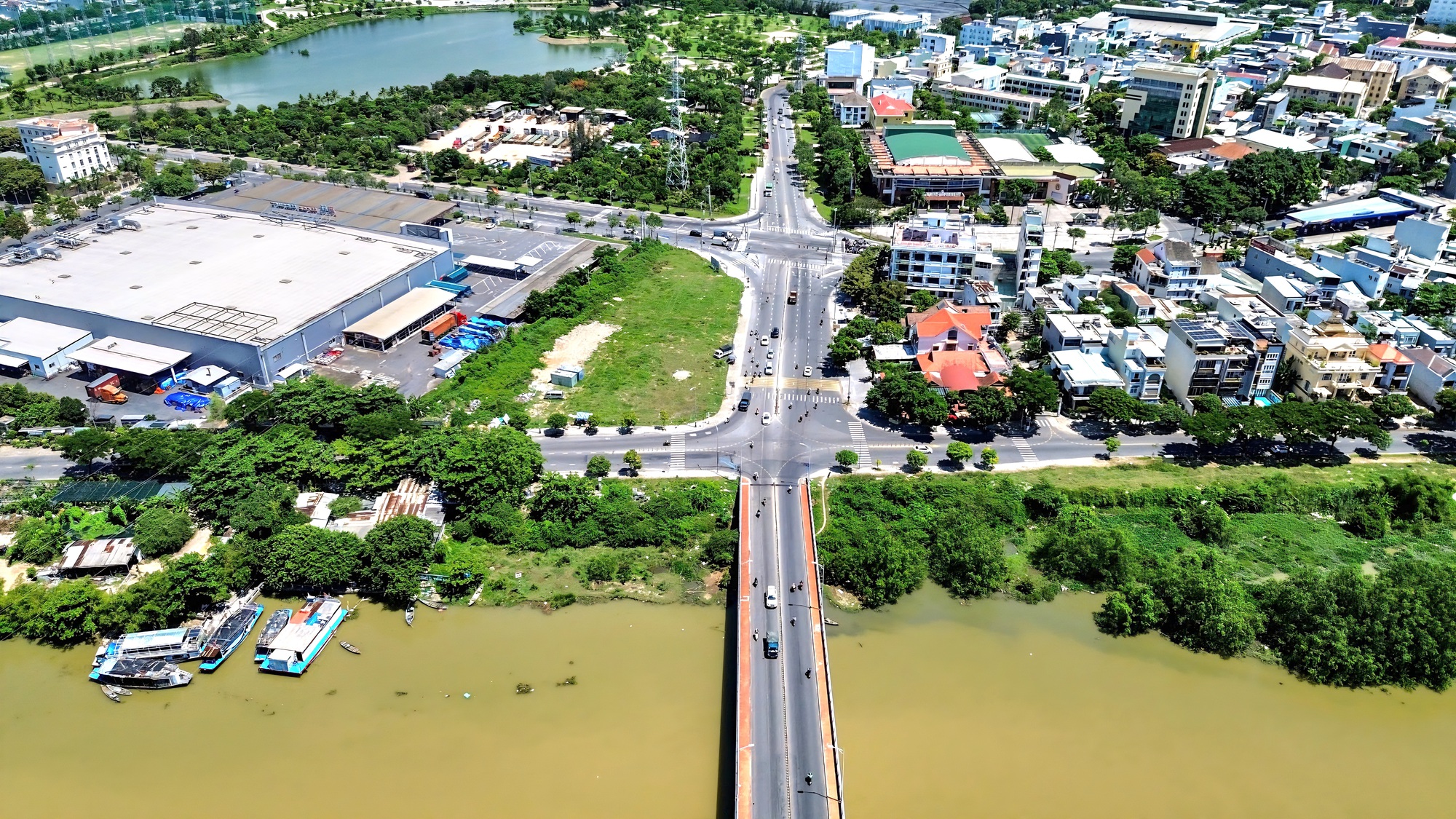 Sở Xây dựng Đà Nẵng nói gì về đề xuất thu hẹp vỉa hè tại nút giao cầu Hòa Xuân?- Ảnh 1. Sở Xây dựng Đà Nẵng nói gì về đề xuất thu hẹp vỉa hè tại nút giao cầu Hòa Xuân?- Ảnh 1.