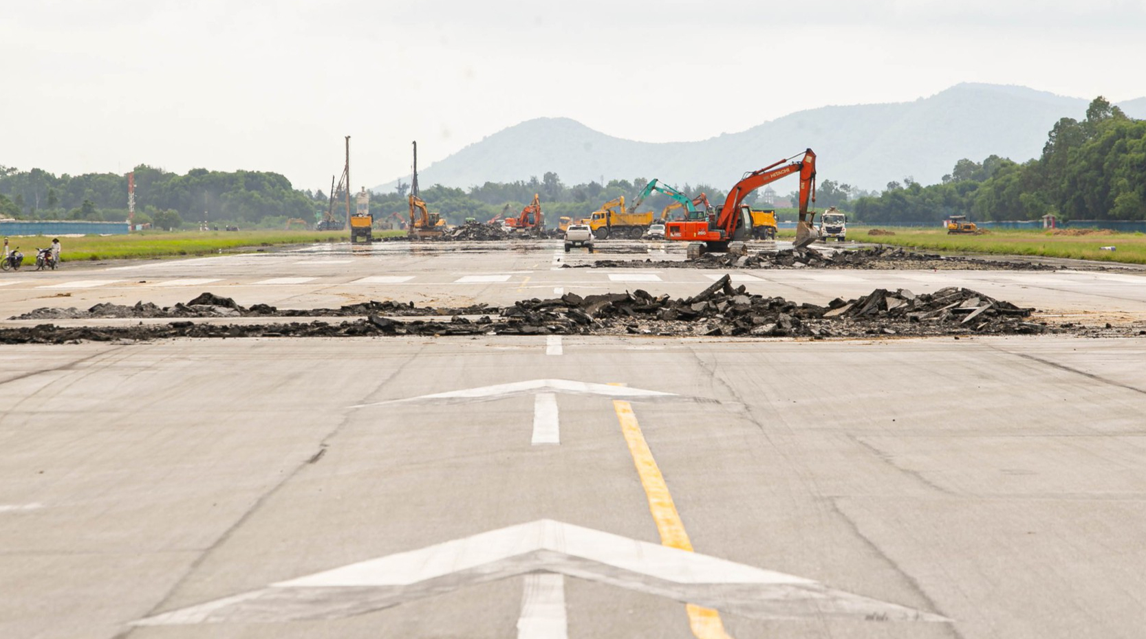 Sớm thống nhất phương án đầu tư kéo dài đường băng sân bay Vinh- Ảnh 1. Sớm thống nhất phương án đầu tư kéo dài đường băng sân bay Vinh- Ảnh 1.
