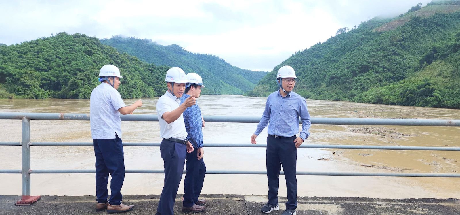 Thủy điện Khe Bố đảm bảo an toàn hồ chứa và khu vực hạ du trong mưa lũ lớn- Ảnh 4. Thủy điện Khe Bố đảm bảo an toàn hồ chứa và khu vực hạ du trong mưa lũ lớn- Ảnh 4.