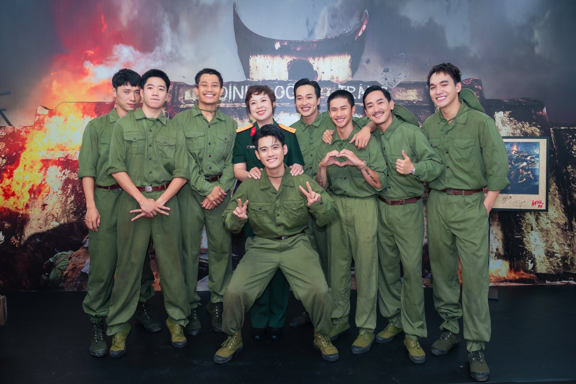 Cựu chiến binh Thành cổ Quảng Trị khóc nghẹn sau khi xem "Mưa đỏ"- Ảnh 1. Cựu chiến binh Thành cổ Quảng Trị khóc nghẹn sau khi xem "Mưa đỏ"- Ảnh 1.