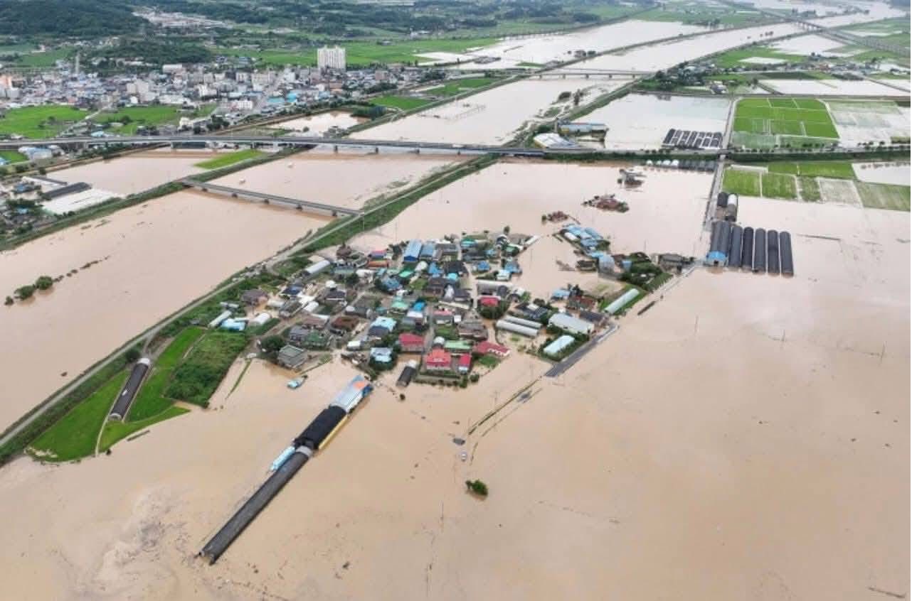 Bộ Xây dựng ra Công điện khẩn yêu cầu tập trung ứng phó mưa lũ tại lưu vực sông Cả- Ảnh 1.