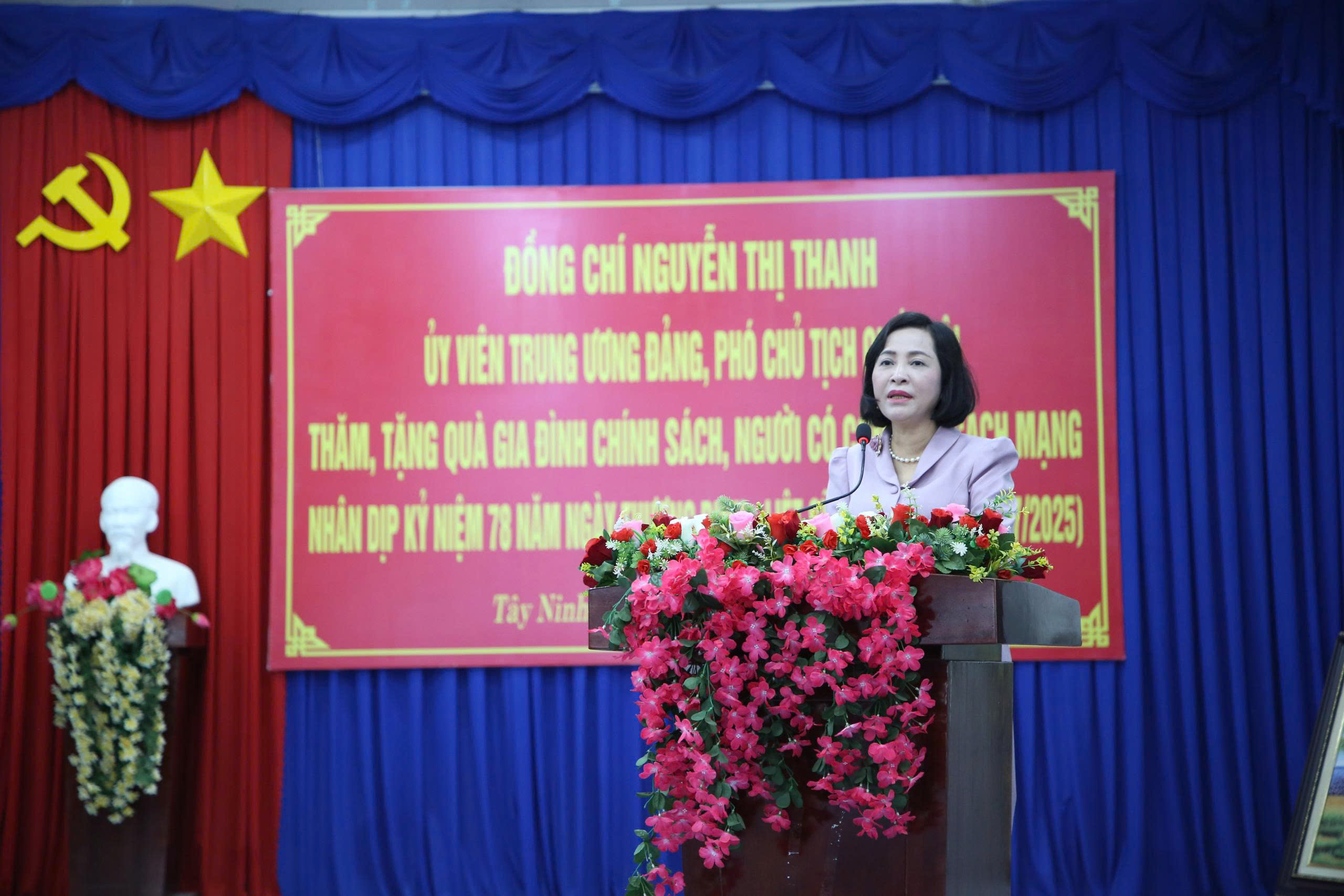 Phó Chủ tịch Quốc hội Nguyễn Thị Thanh thăm và tặng quà gia đình chính sách ở Tây Ninh- Ảnh 1. Phó Chủ tịch Quốc hội Nguyễn Thị Thanh thăm và tặng quà gia đình chính sách ở Tây Ninh- Ảnh 1.