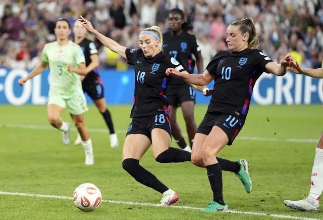 Ngược dòng trước Italia, đội tuyển nữ Anh vào chung kết Euro 2025- Ảnh 1. Ngược dòng trước Italia, đội tuyển nữ Anh vào chung kết Euro 2025- Ảnh 1.