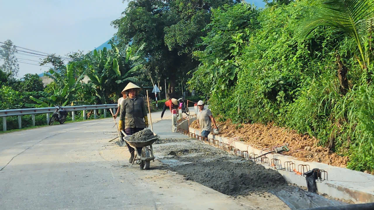 Quảng Ngãi đẩy mạnh duy tu, bảo dưỡng các tuyến quốc lộ ủy thác- Ảnh 2. Quảng Ngãi đẩy mạnh duy tu, bảo dưỡng các tuyến quốc lộ ủy thác- Ảnh 2.
