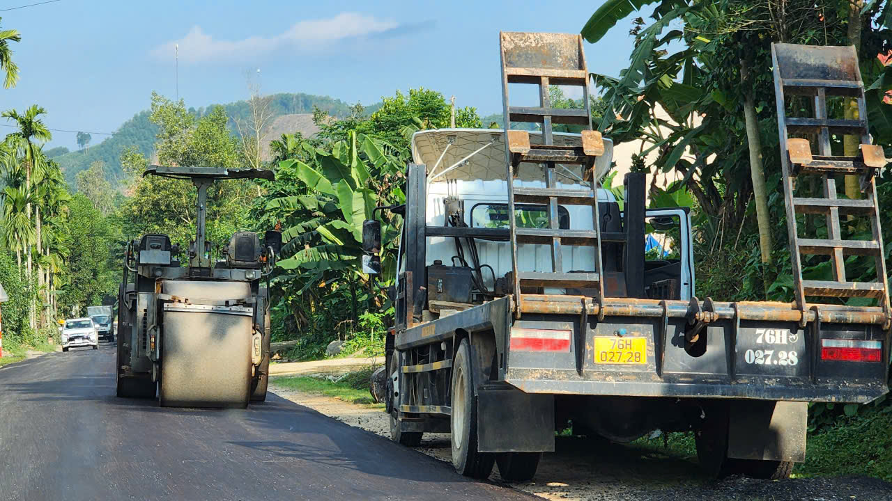 Quảng Ngãi đẩy mạnh duy tu, bảo dưỡng các tuyến quốc lộ ủy thác- Ảnh 3. Quảng Ngãi đẩy mạnh duy tu, bảo dưỡng các tuyến quốc lộ ủy thác- Ảnh 3.