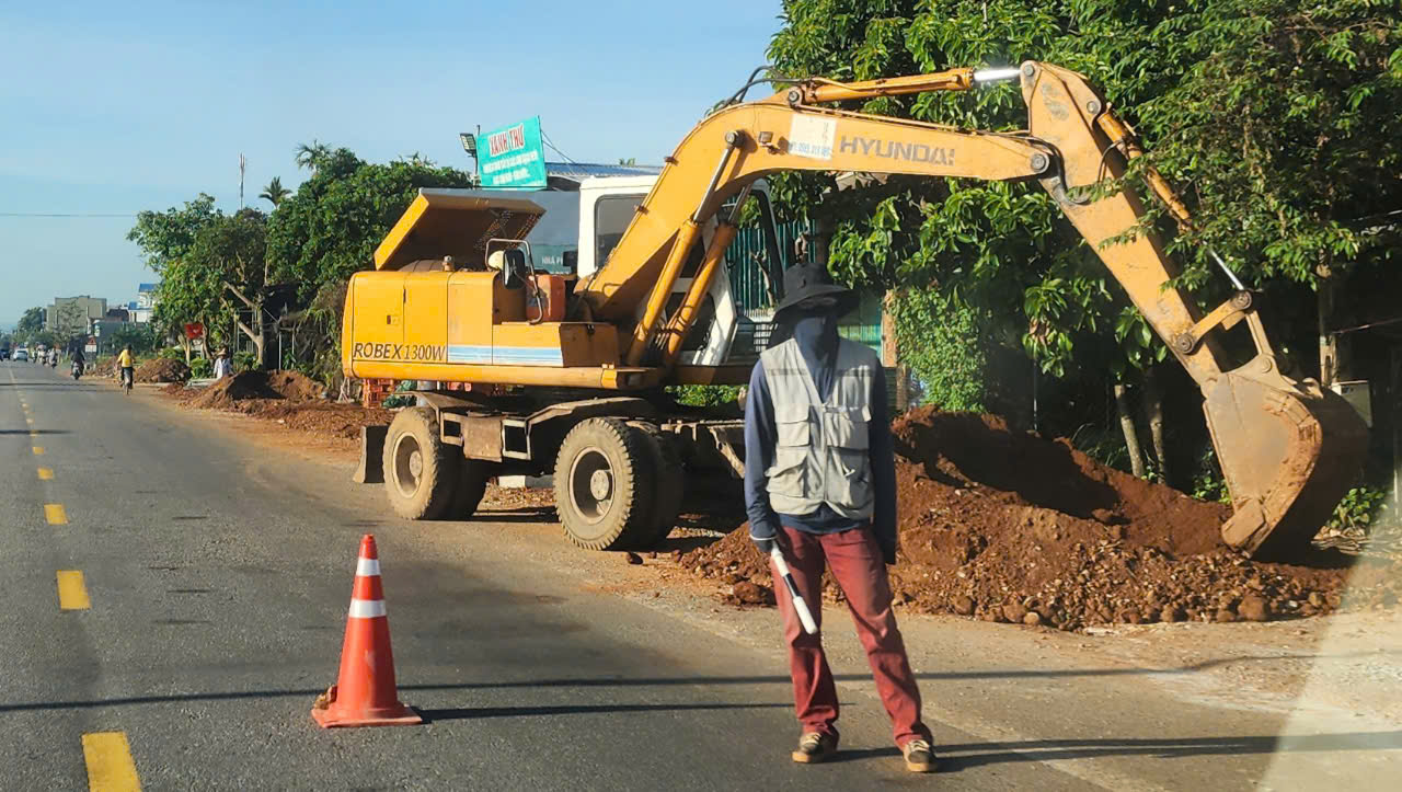 Quảng Ngãi đẩy mạnh duy tu, bảo dưỡng các tuyến quốc lộ ủy thác- Ảnh 4. Quảng Ngãi đẩy mạnh duy tu, bảo dưỡng các tuyến quốc lộ ủy thác- Ảnh 4.