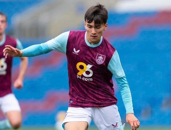 Đại gia V-League ký hợp đồng với sao Việt kiều từng khoác áo Burnley- Ảnh 1. Đại gia V-League ký hợp đồng với sao Việt kiều từng khoác áo Burnley- Ảnh 1.