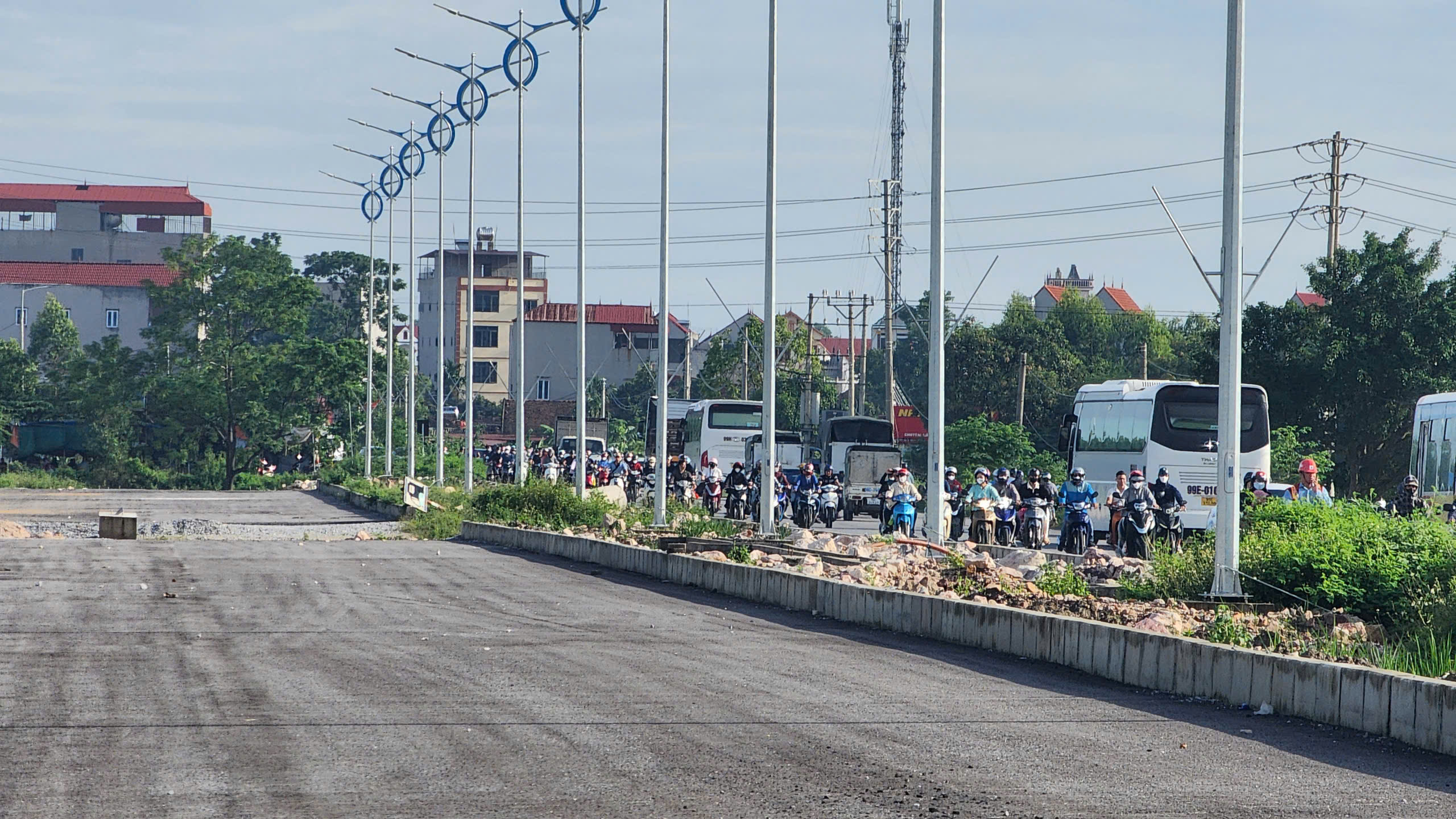 Thiếu mặt bằng, dự án đường trăm tỷ qua khu công nghiệp ở Bắc Ninh vỡ tiến độ- Ảnh 7.