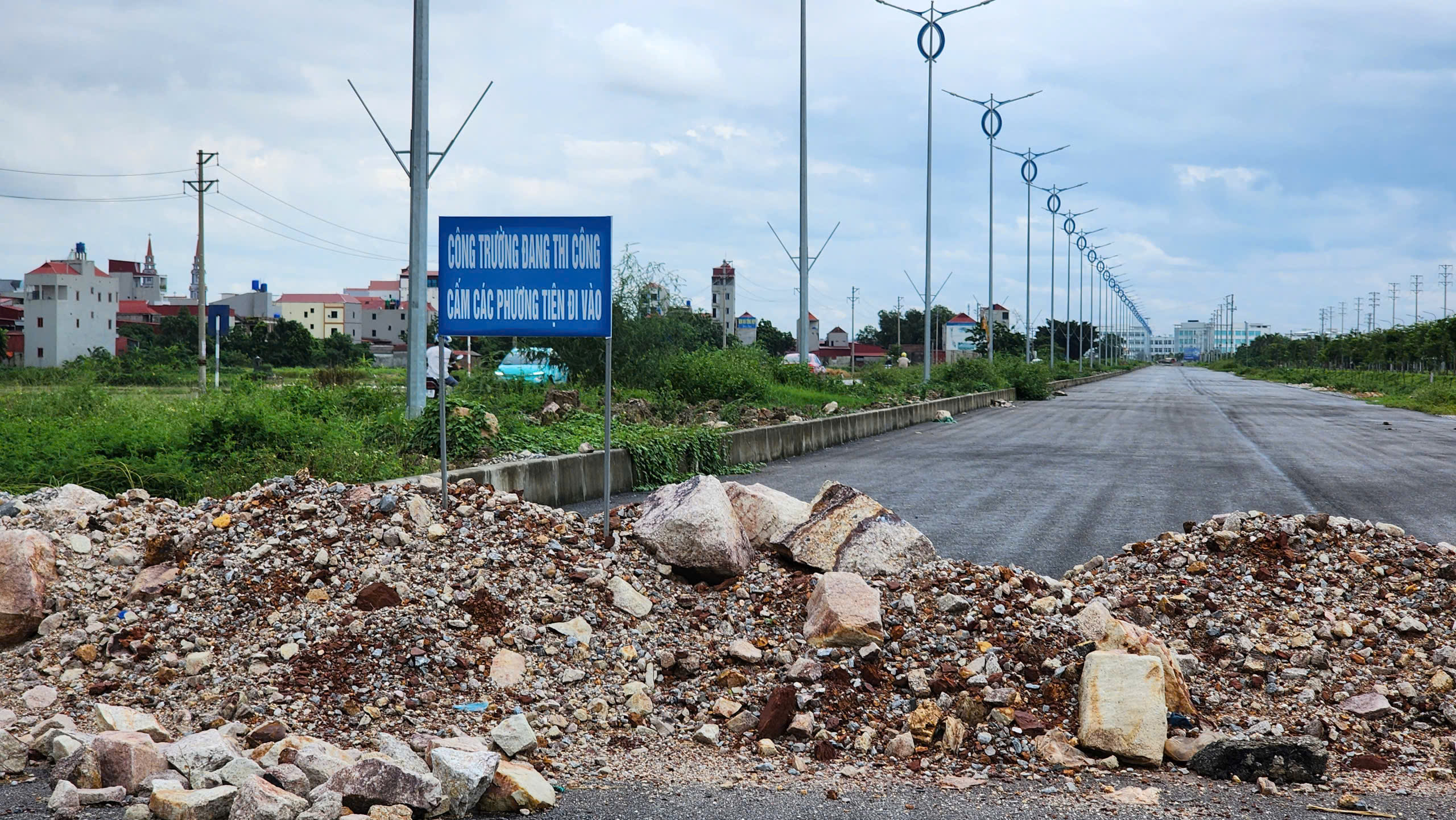 Thiếu mặt bằng, dự án đường trăm tỷ qua khu công nghiệp ở Bắc Ninh vỡ tiến độ- Ảnh 8.