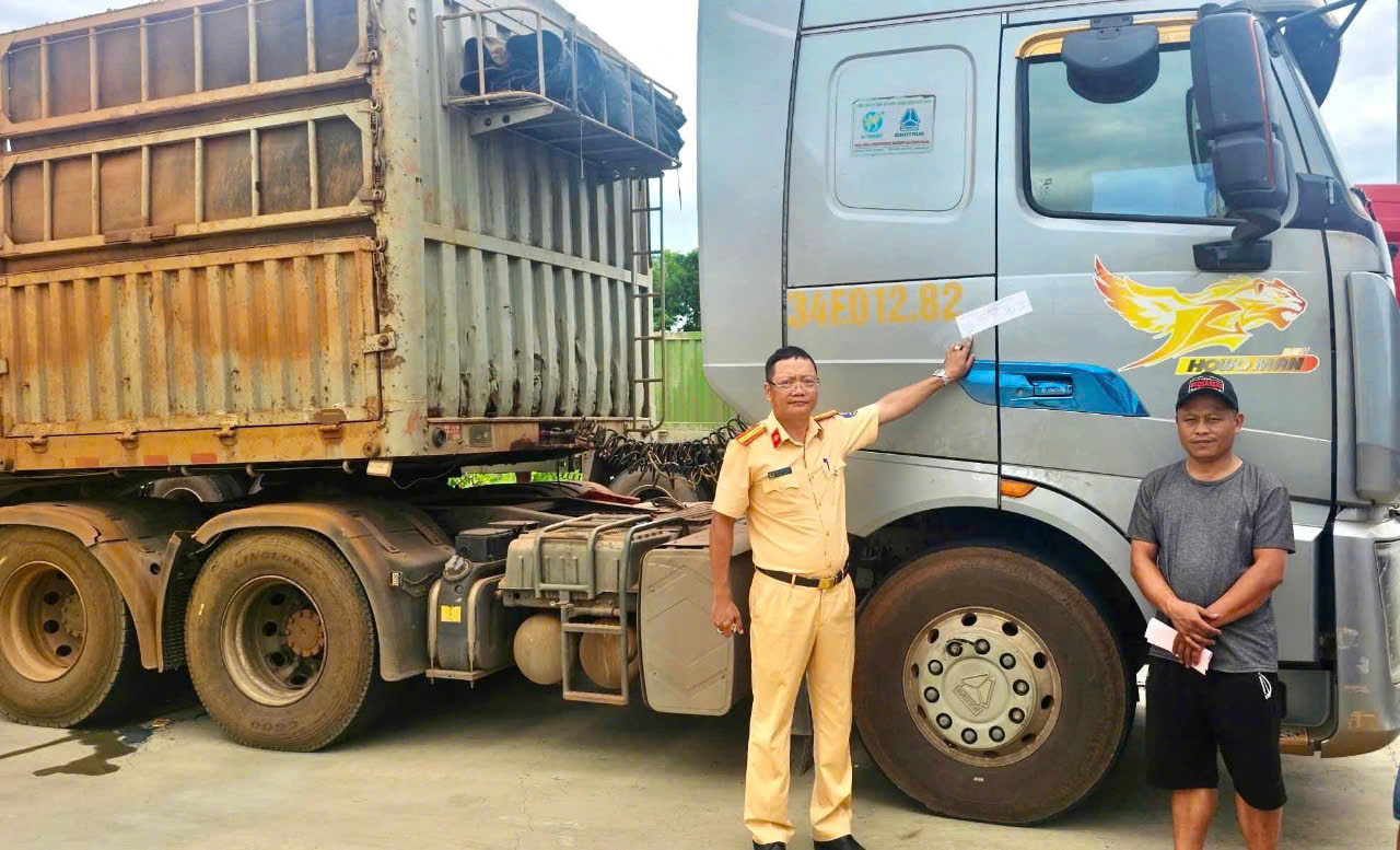 Liên tiếp tài xế dương tính ma túy, Hà Tĩnh tăng cường tuần tra ngăn hiểm họa tai nạn- Ảnh 1. Liên tiếp tài xế dương tính ma túy, Hà Tĩnh tăng cường tuần tra ngăn hiểm họa tai nạn- Ảnh 1.