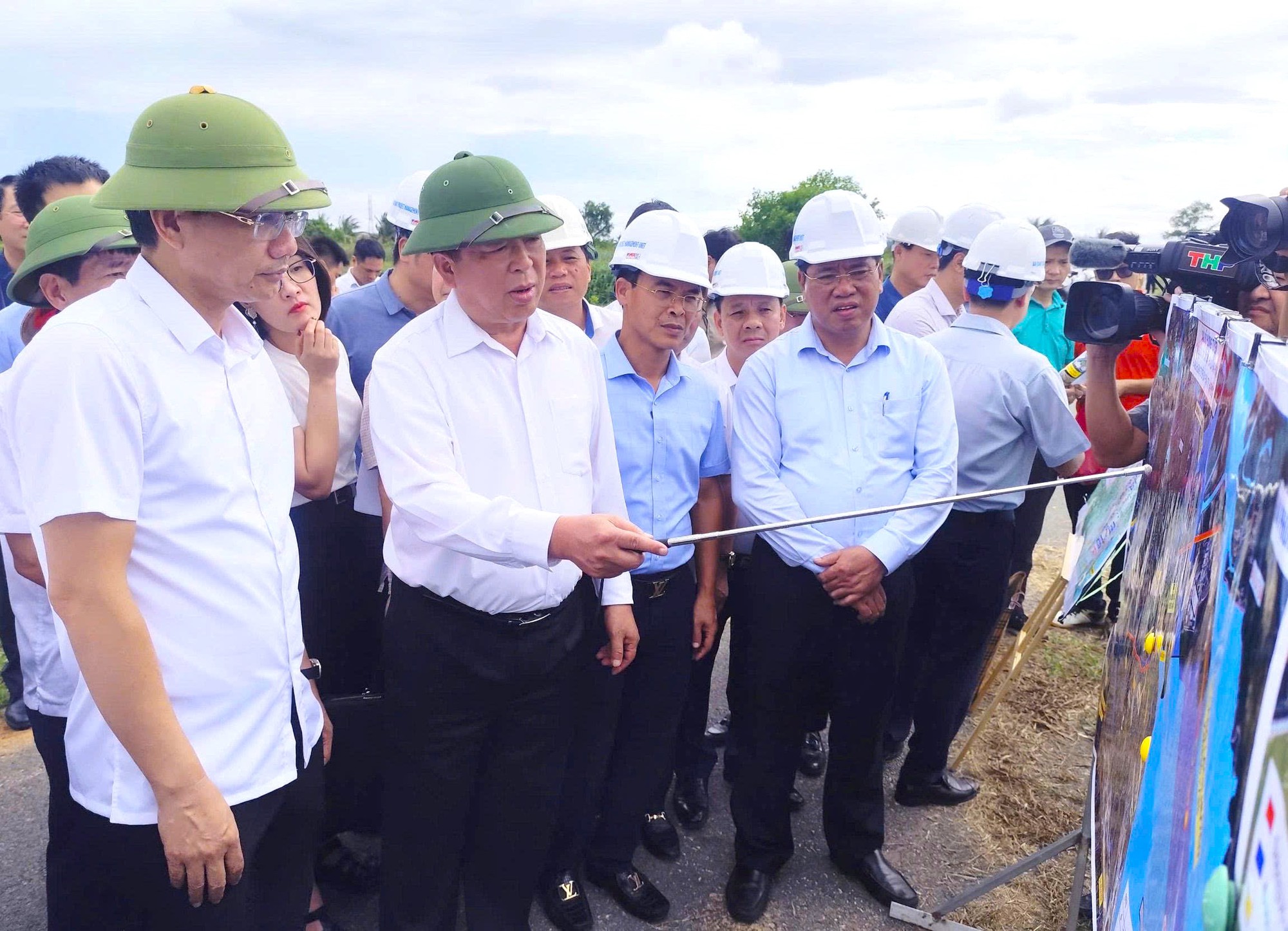 Bộ trưởng Trần Hồng Minh: Chuẩn bị kỹ các điều kiện khởi công dự án đường sắt trọng điểm- Ảnh 1.