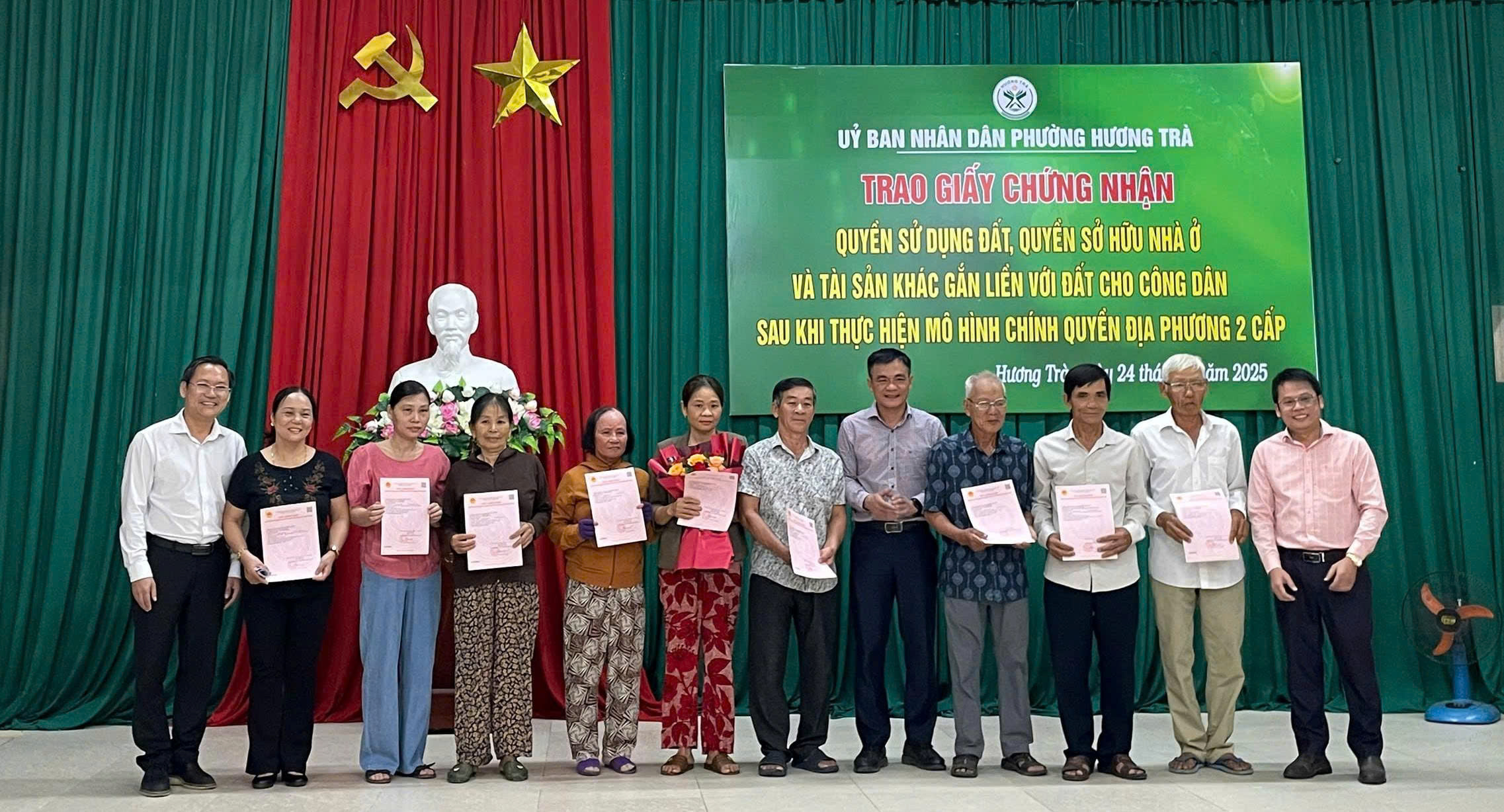Phường đầu tiên ở TP Đà Nẵng cấp "sổ đỏ" cho người dân sau sáp nhập- Ảnh 2.