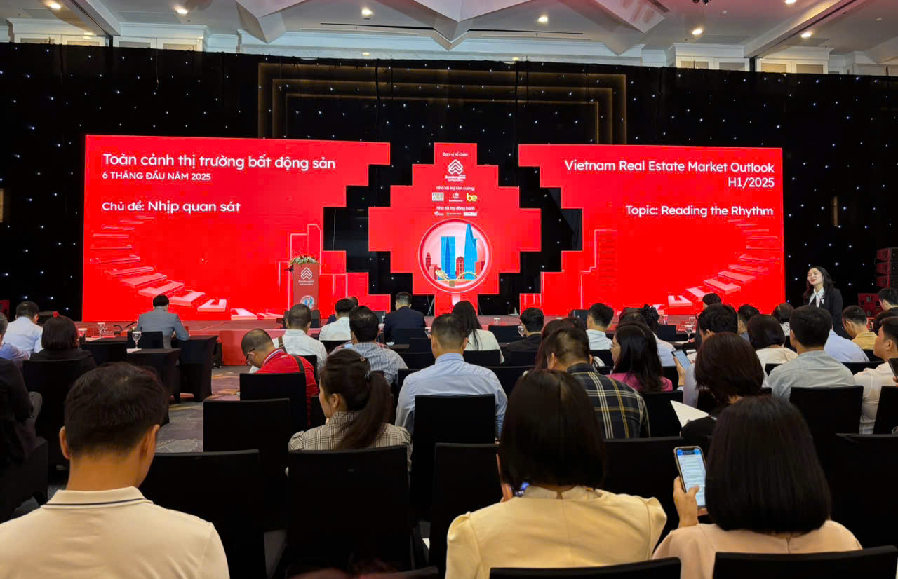 Thị trường bất động sản nửa đầu năm 2025: Chung cư lên ngôi, đất nền hạ nhiệt- Ảnh 2. Thị trường bất động sản nửa đầu năm 2025: Chung cư lên ngôi, đất nền hạ nhiệt- Ảnh 2.