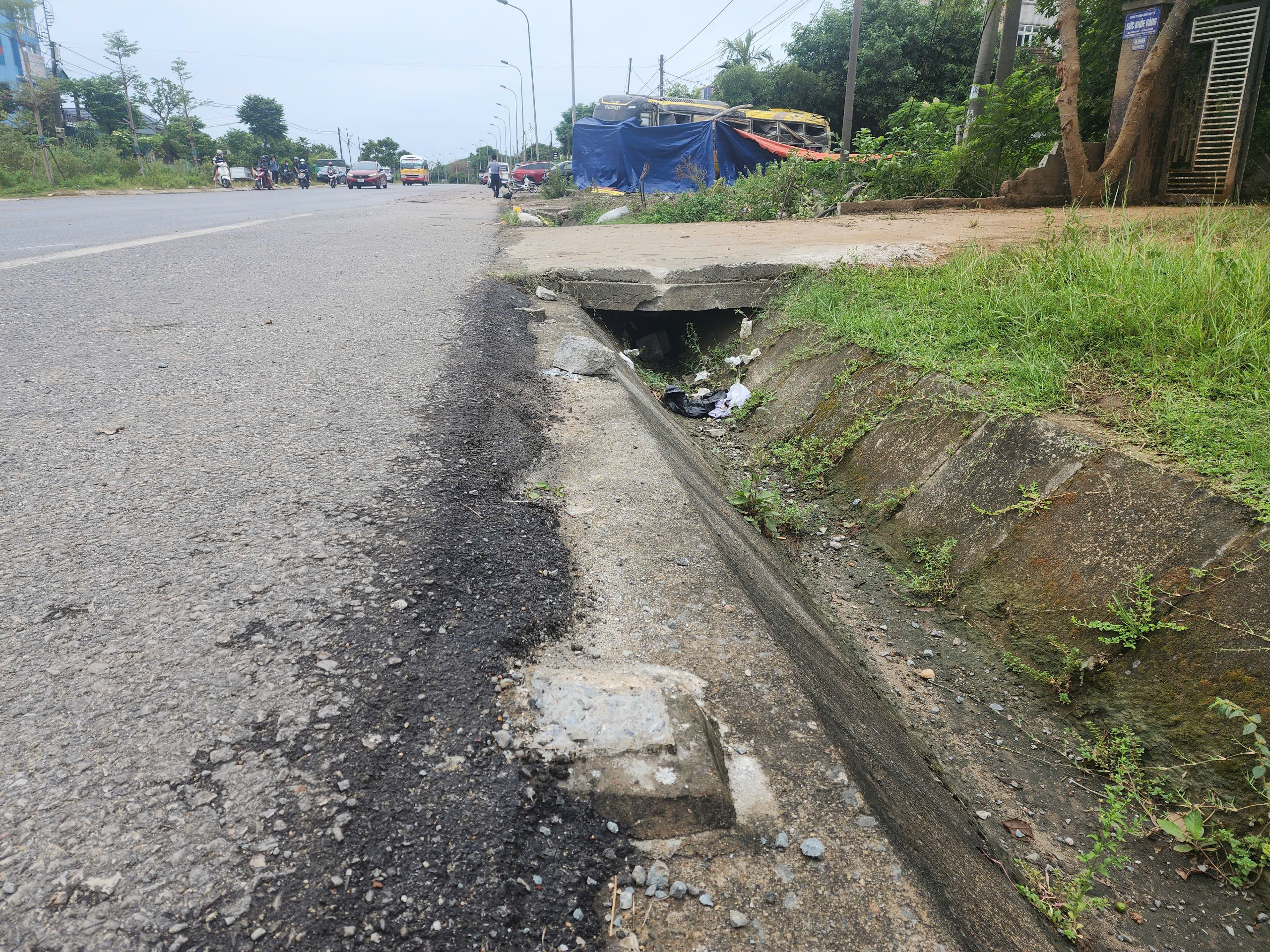 Vụ lật xe khách 10 người chết: Người đầu tiên tham gia cứu nạn kể khoảnh khắc ám ảnh- Ảnh 5. Vụ lật xe khách 10 người chết: Người đầu tiên tham gia cứu nạn kể khoảnh khắc ám ảnh- Ảnh 5.