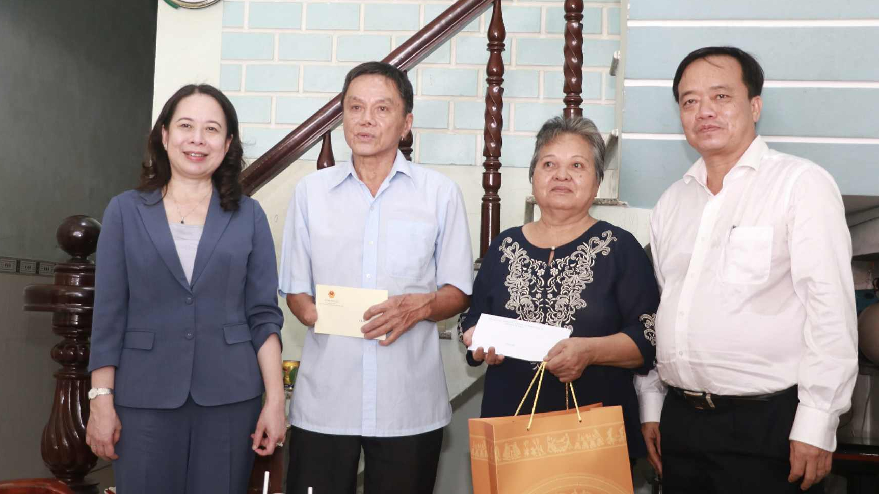 Phó Chủ tịch nước Võ Thị Ánh Xuân thăm Mẹ Việt Nam anh hùng, thương binh tại Cà Mau- Ảnh 3. Phó Chủ tịch nước Võ Thị Ánh Xuân thăm Mẹ Việt Nam anh hùng, thương binh tại Cà Mau- Ảnh 3.